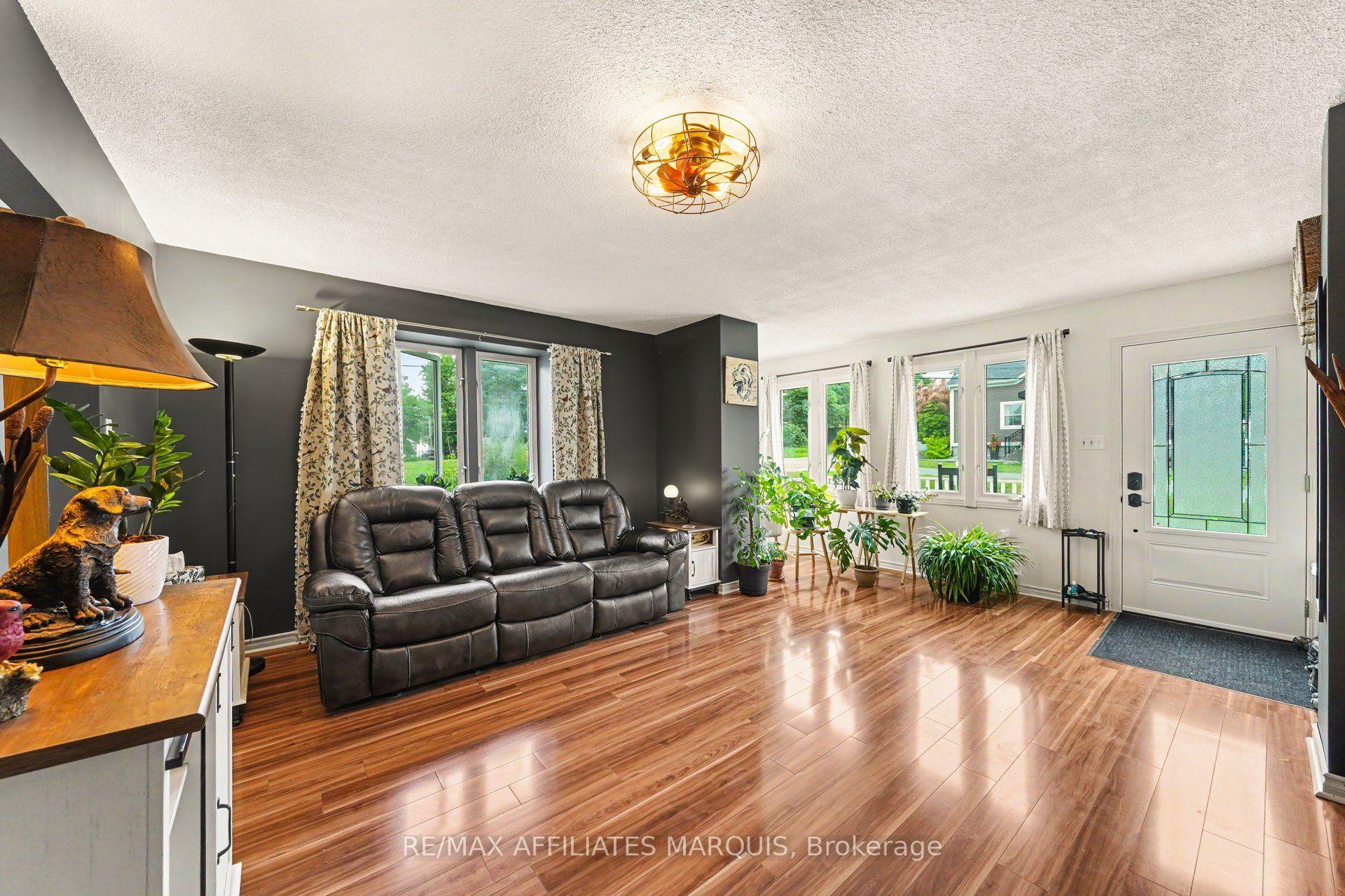 Photo 6 of 402 Clothier Street E, North Grenville, Kemptville — HOMEH