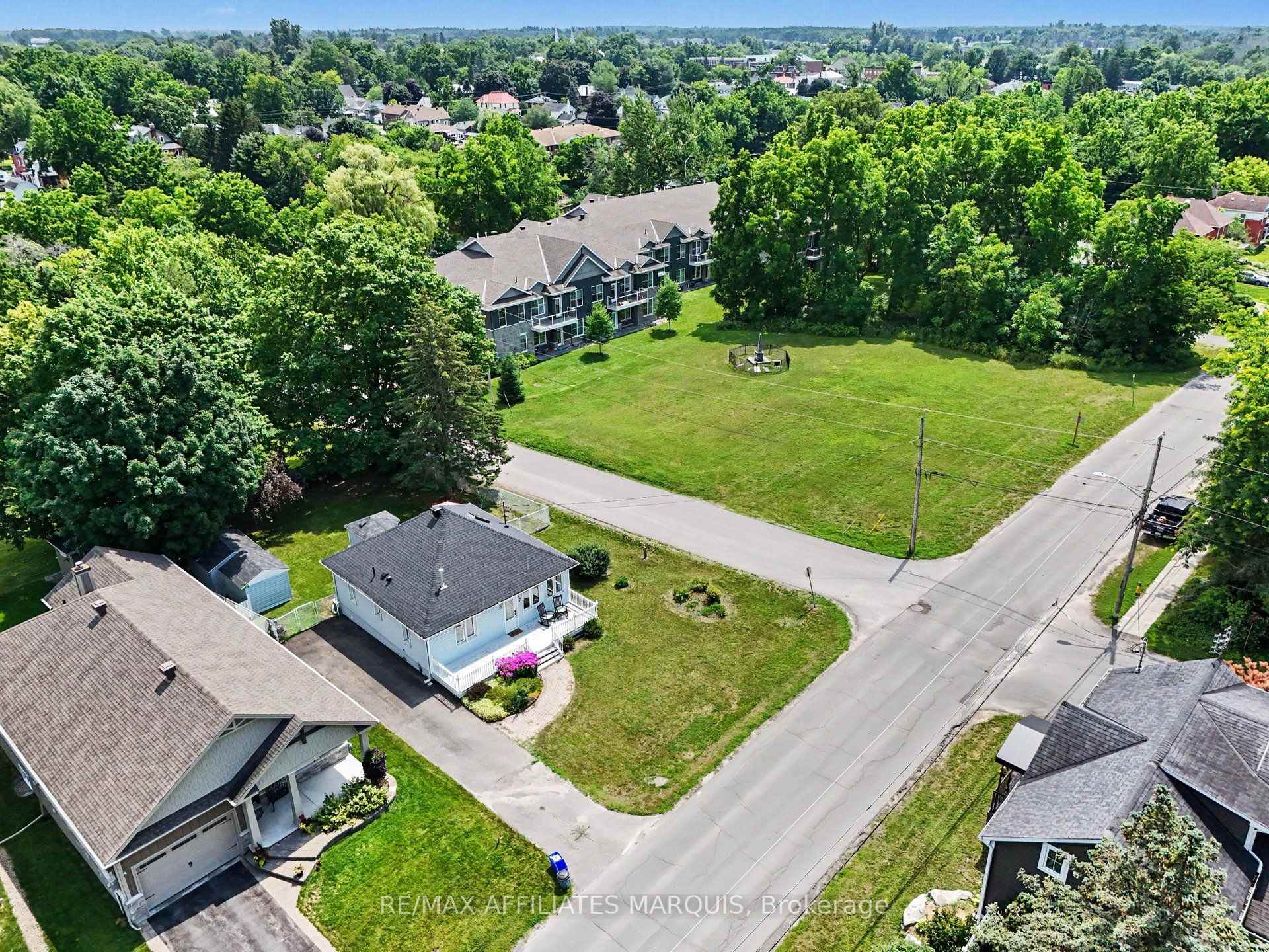 Photo 27 of 402 Clothier Street E, North Grenville, Kemptville — HOMEH