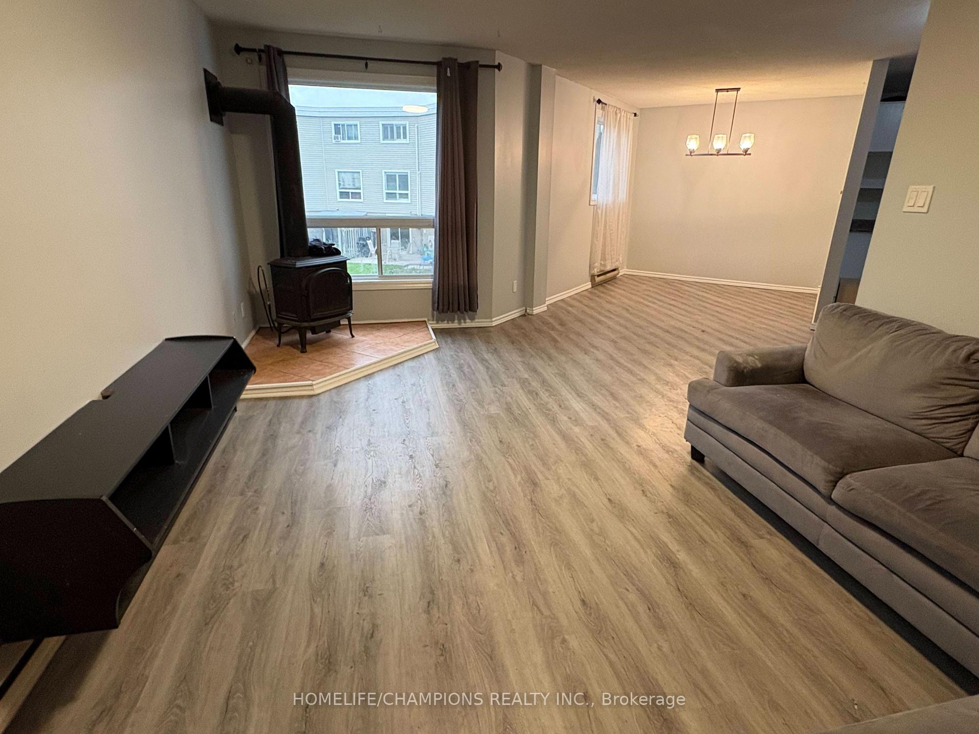 Photo 5 of Unit 33, 60 Elmsdale Drive, Kitchener, Laurentian Hills — HOMEH