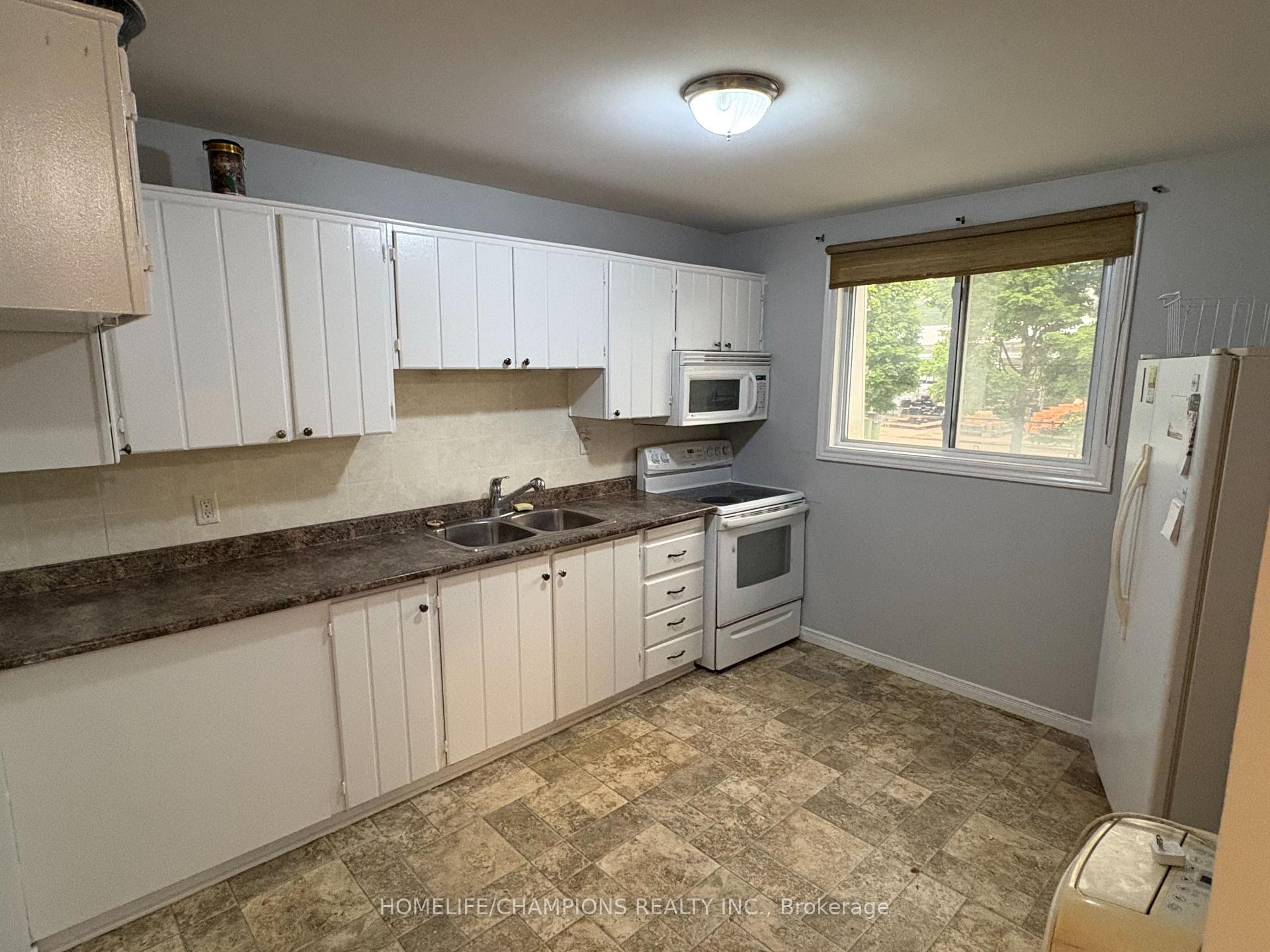 Photo 6 of Unit 33, 60 Elmsdale Drive, Kitchener, Laurentian Hills — HOMEH