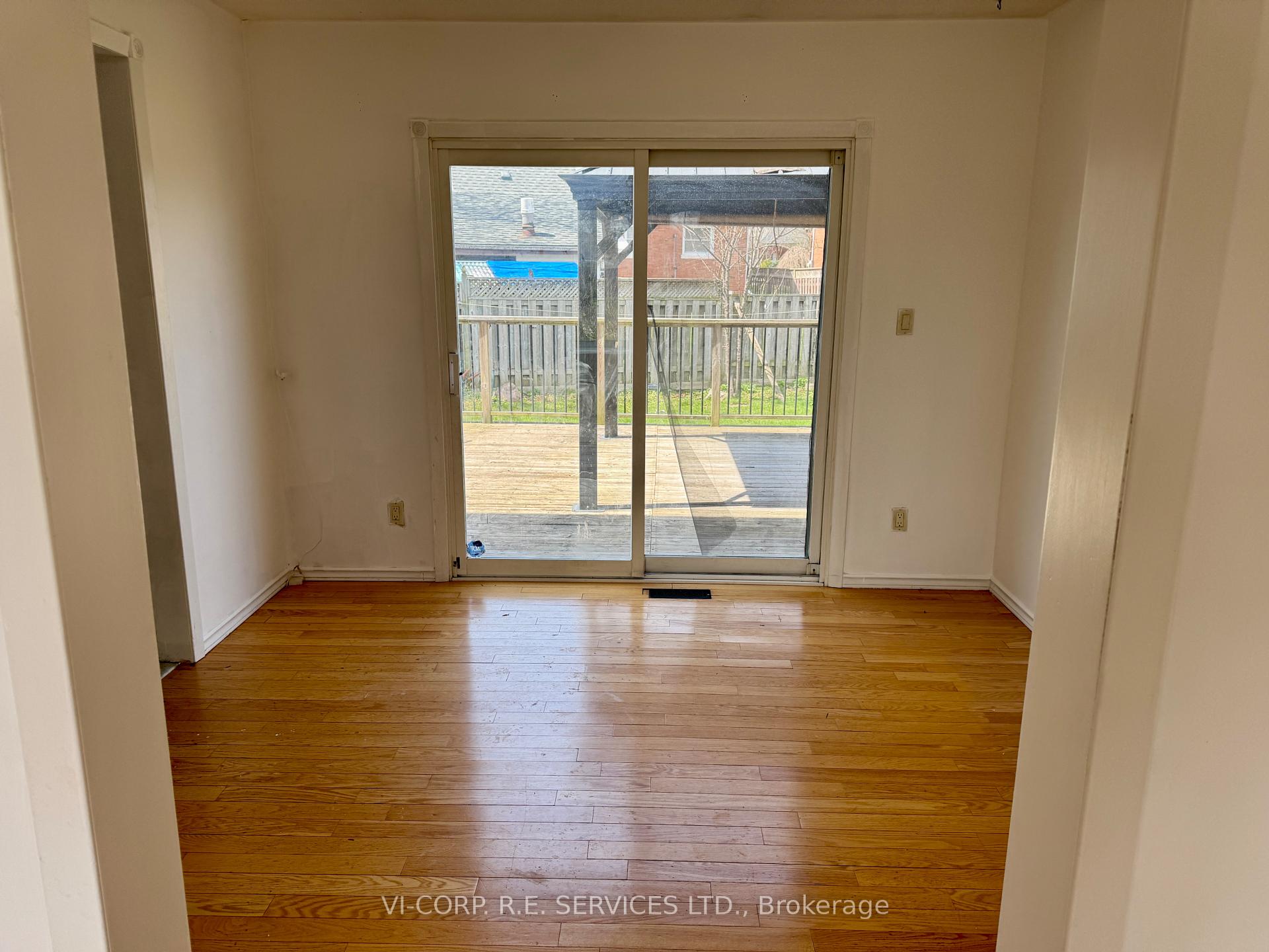 Photo 4 of 156 Gladstone Avenue, Oshawa, McLaughlin — HOMEH