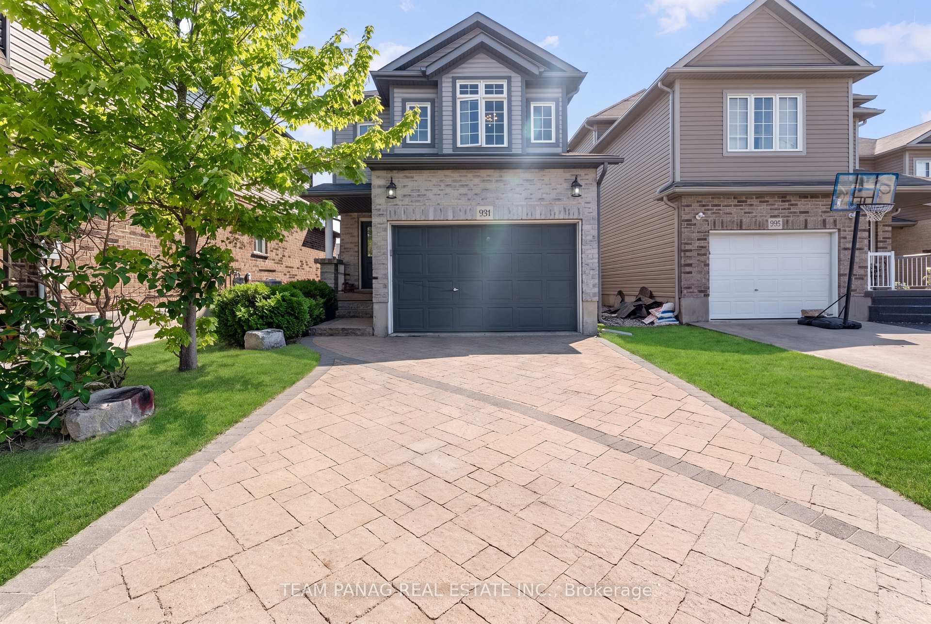 Photo 3 of 931 Bianca Court, Kitchener, Huron Park — HOMEH