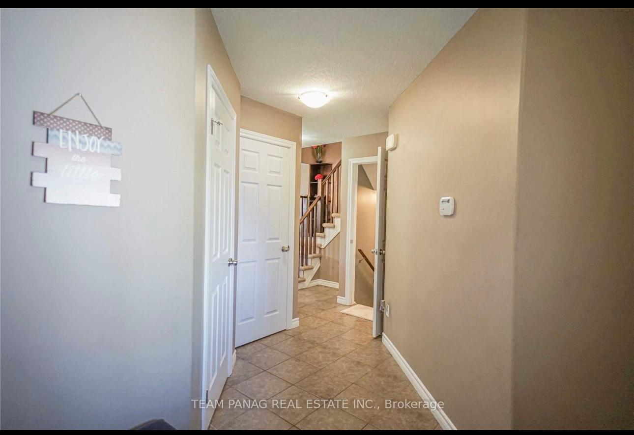 Photo 5 of 931 Bianca Court, Kitchener, Huron Park — HOMEH