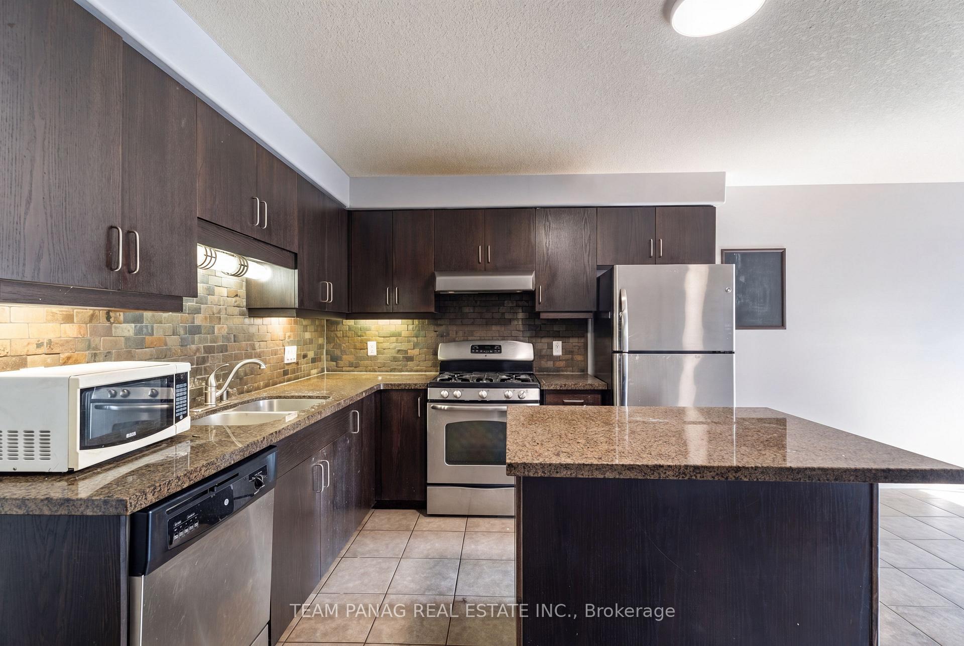 Photo 7 of 931 Bianca Court, Kitchener, Huron Park — HOMEH