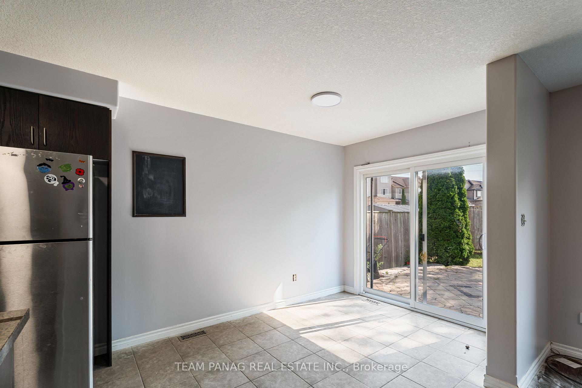 Photo 9 of 931 Bianca Court, Kitchener, Huron Park — HOMEH