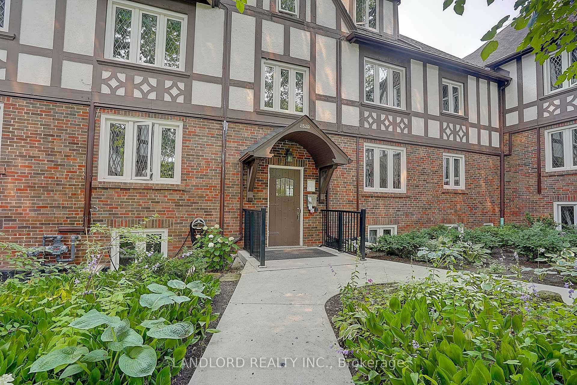 Photo 4 of Unit 12, 2520 Bloor Street W, Toronto, High Park-Swansea — HOMEH