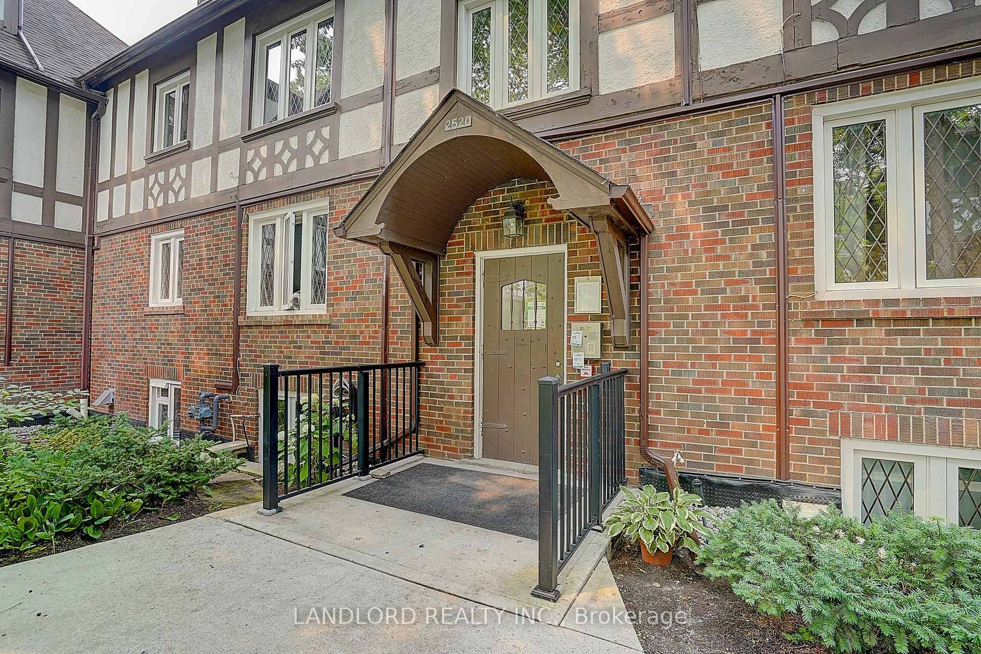 Photo 6 of Unit 12, 2520 Bloor Street W, Toronto, High Park-Swansea — HOMEH