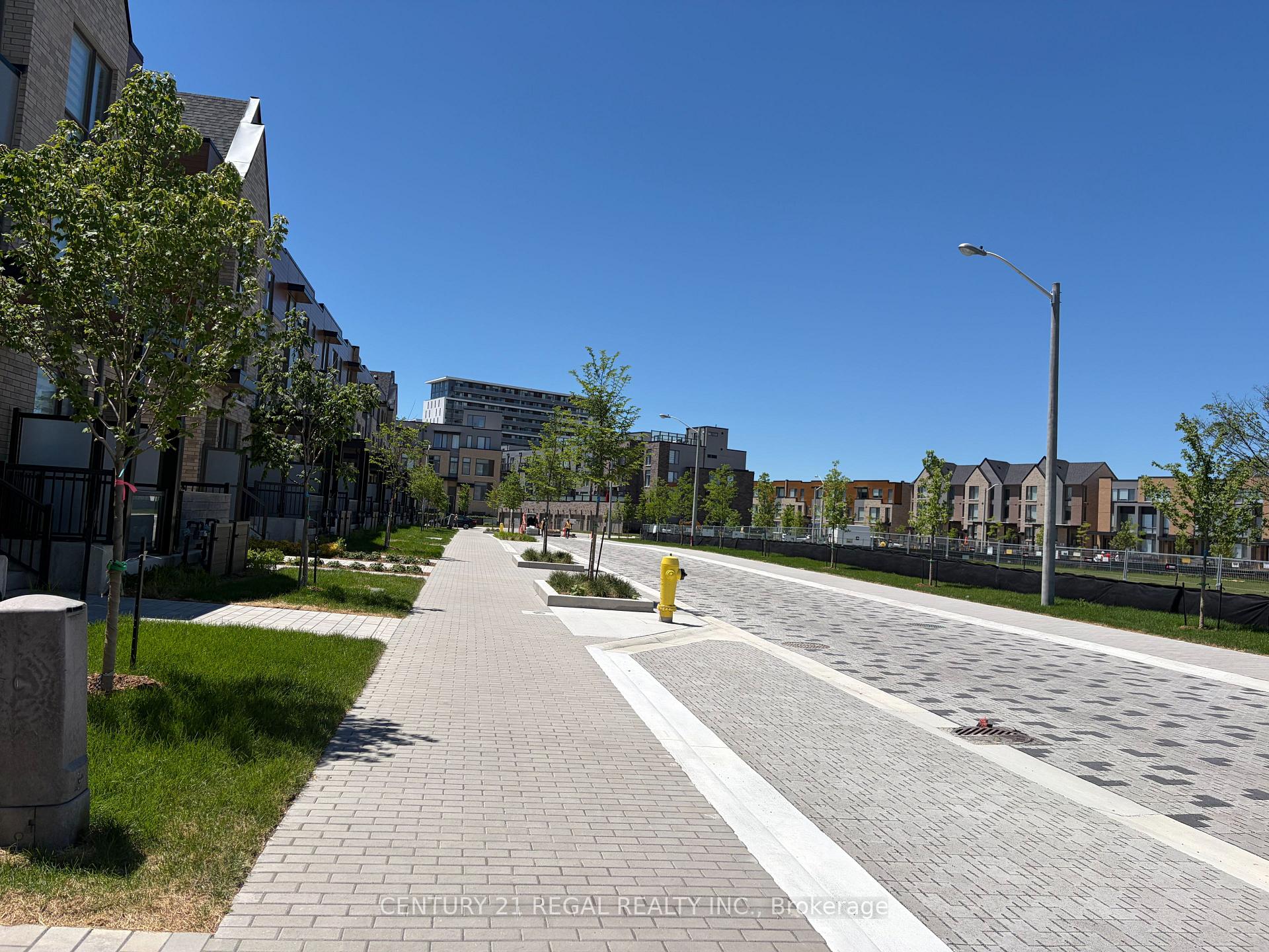 Photo 2 of 16 Deep Roots Terrace, Toronto, Englemount-Lawrence — HOMEH