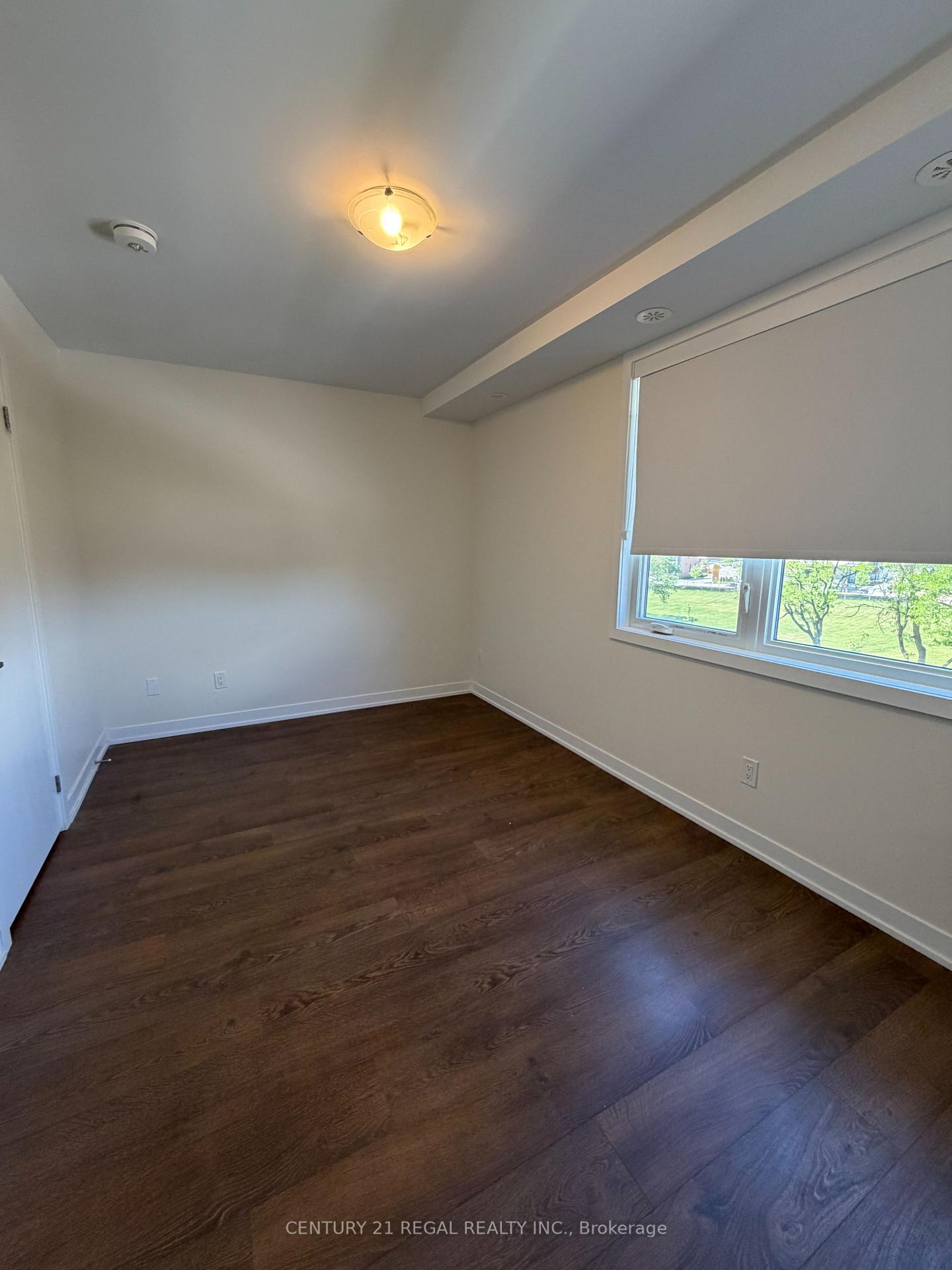 Photo 5 of 16 Deep Roots Terrace, Toronto, Englemount-Lawrence — HOMEH