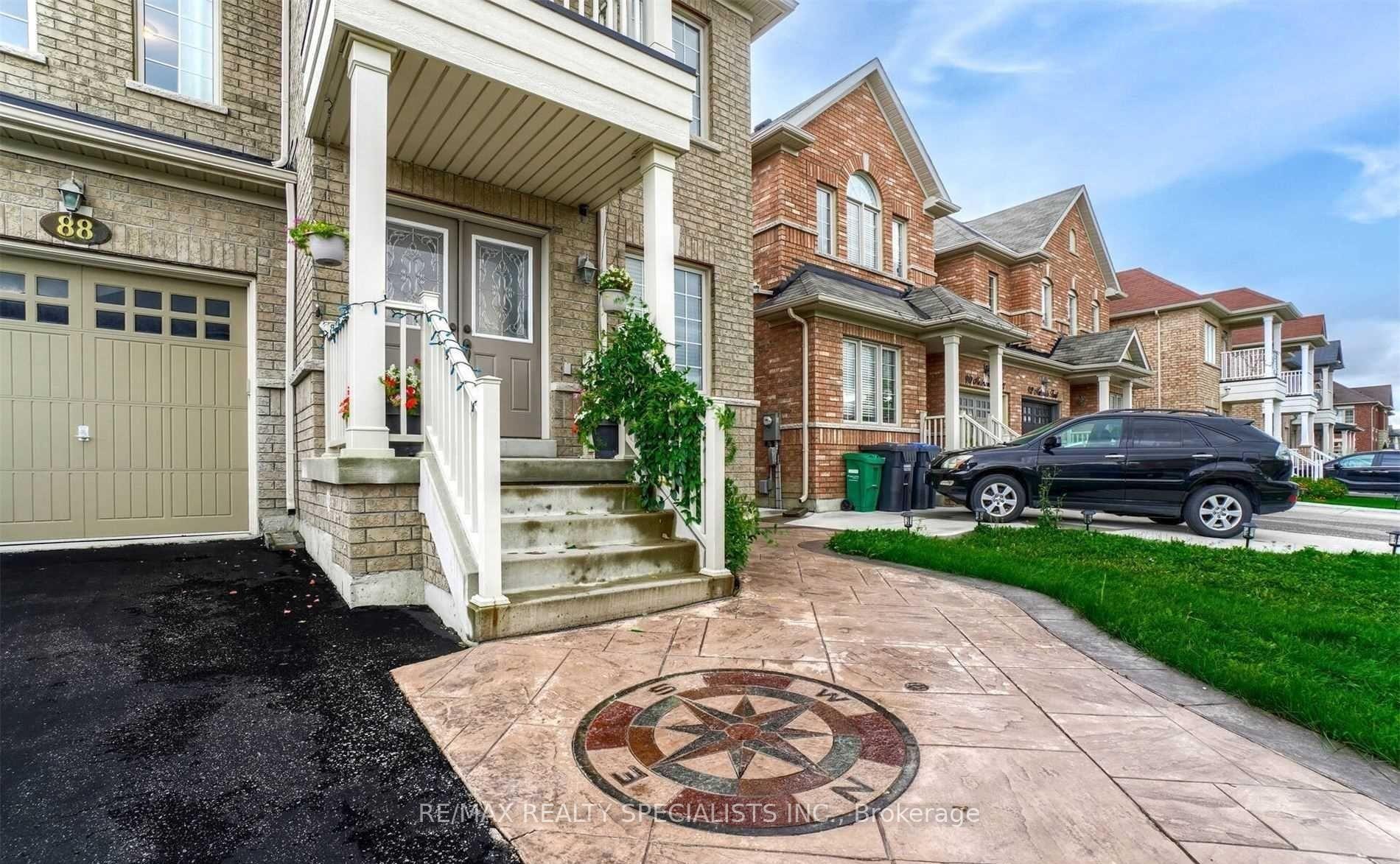 Photo 2 of Unit MAIN & 2ND, 88 Natronia Trail, Brampton, Bram East — HOMEH