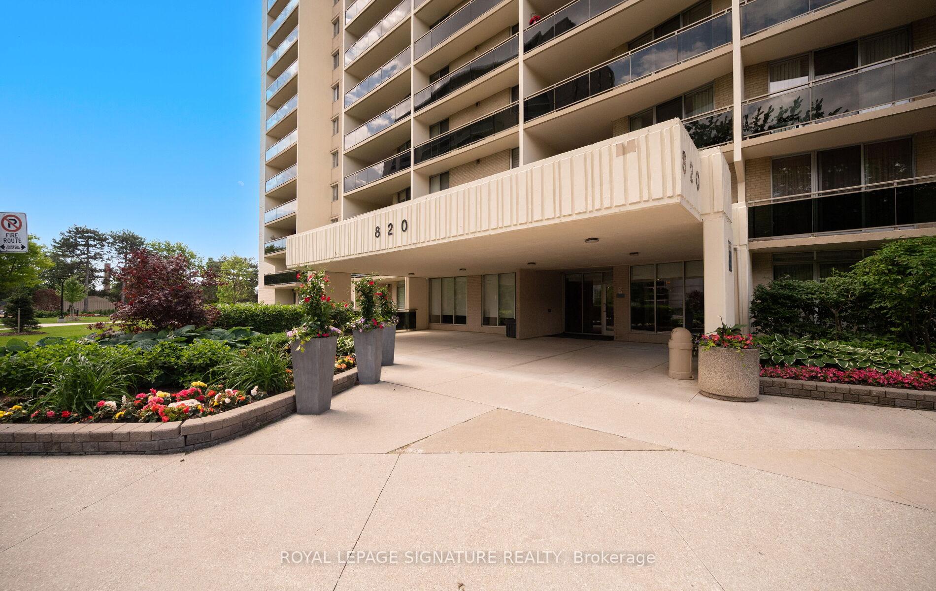 Photo 3 of Unit 606, 820 Burnhamthorpe Road, Etobicoke, Markland Wood — HOMEH