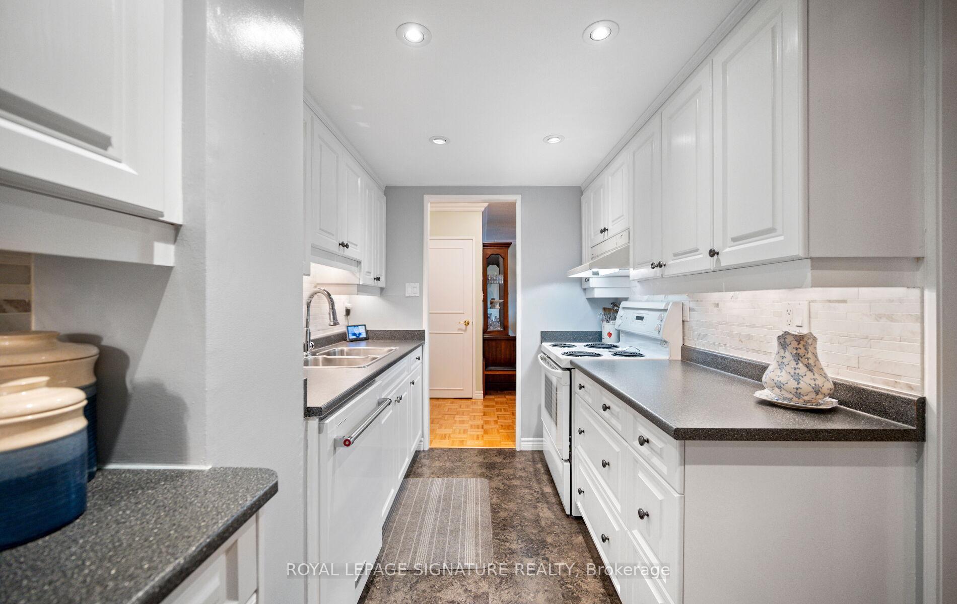 Photo 13 of Unit 606, 820 Burnhamthorpe Road, Etobicoke, Markland Wood — HOMEH
