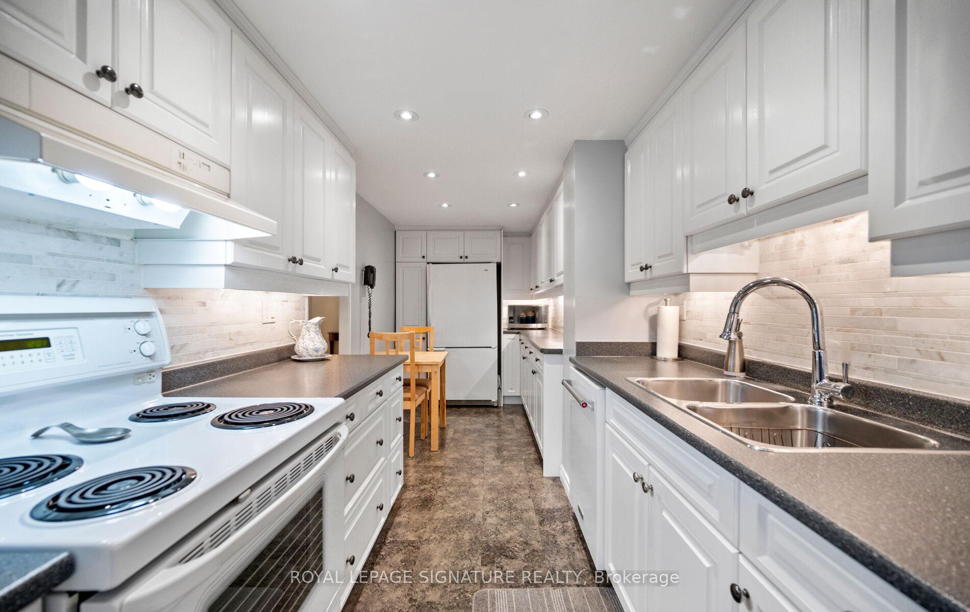 Photo 14 of Unit 606, 820 Burnhamthorpe Road, Etobicoke, Markland Wood — HOMEH