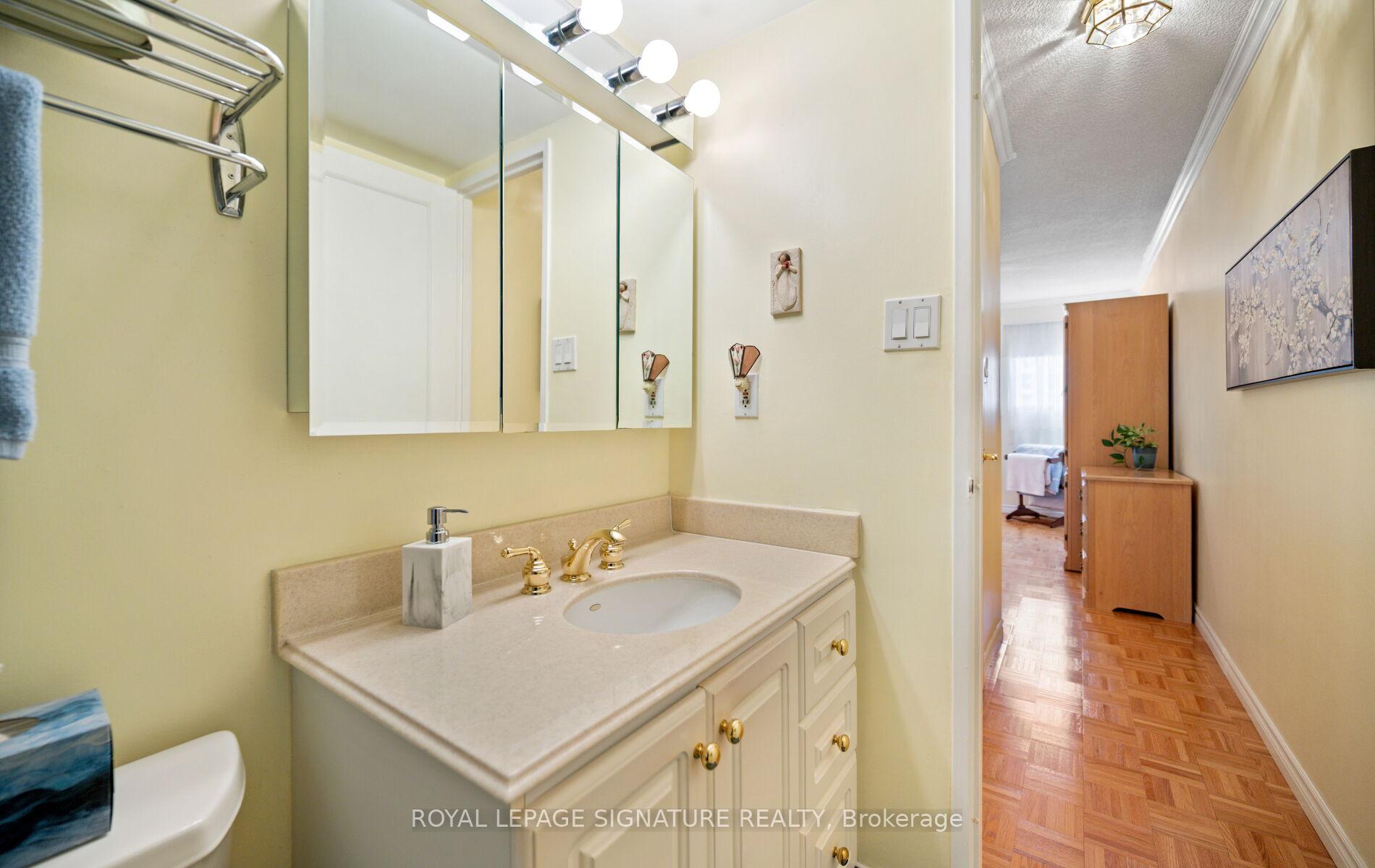 Photo 19 of Unit 606, 820 Burnhamthorpe Road, Etobicoke, Markland Wood — HOMEH