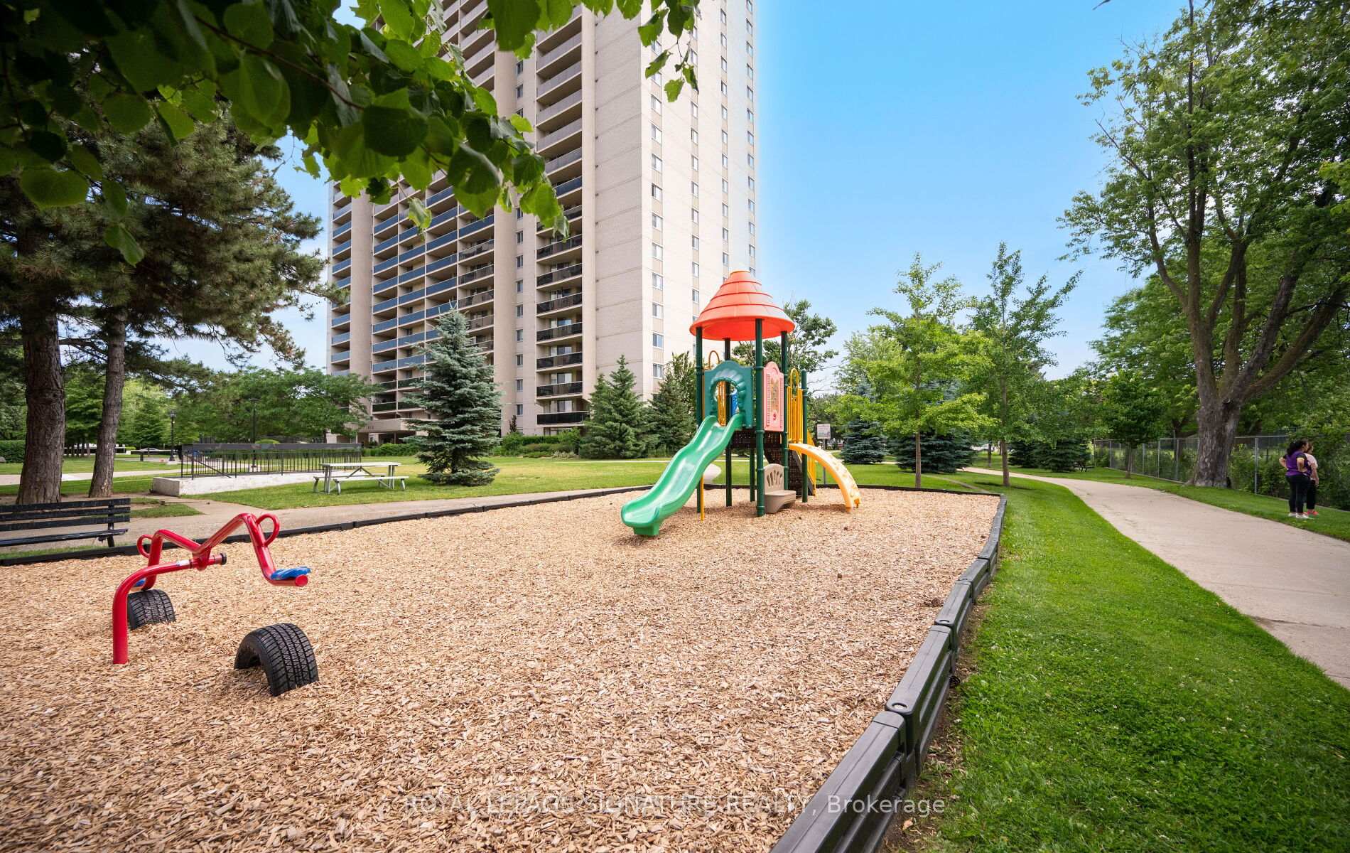 Photo 31 of Unit 606, 820 Burnhamthorpe Road, Etobicoke, Markland Wood — HOMEH