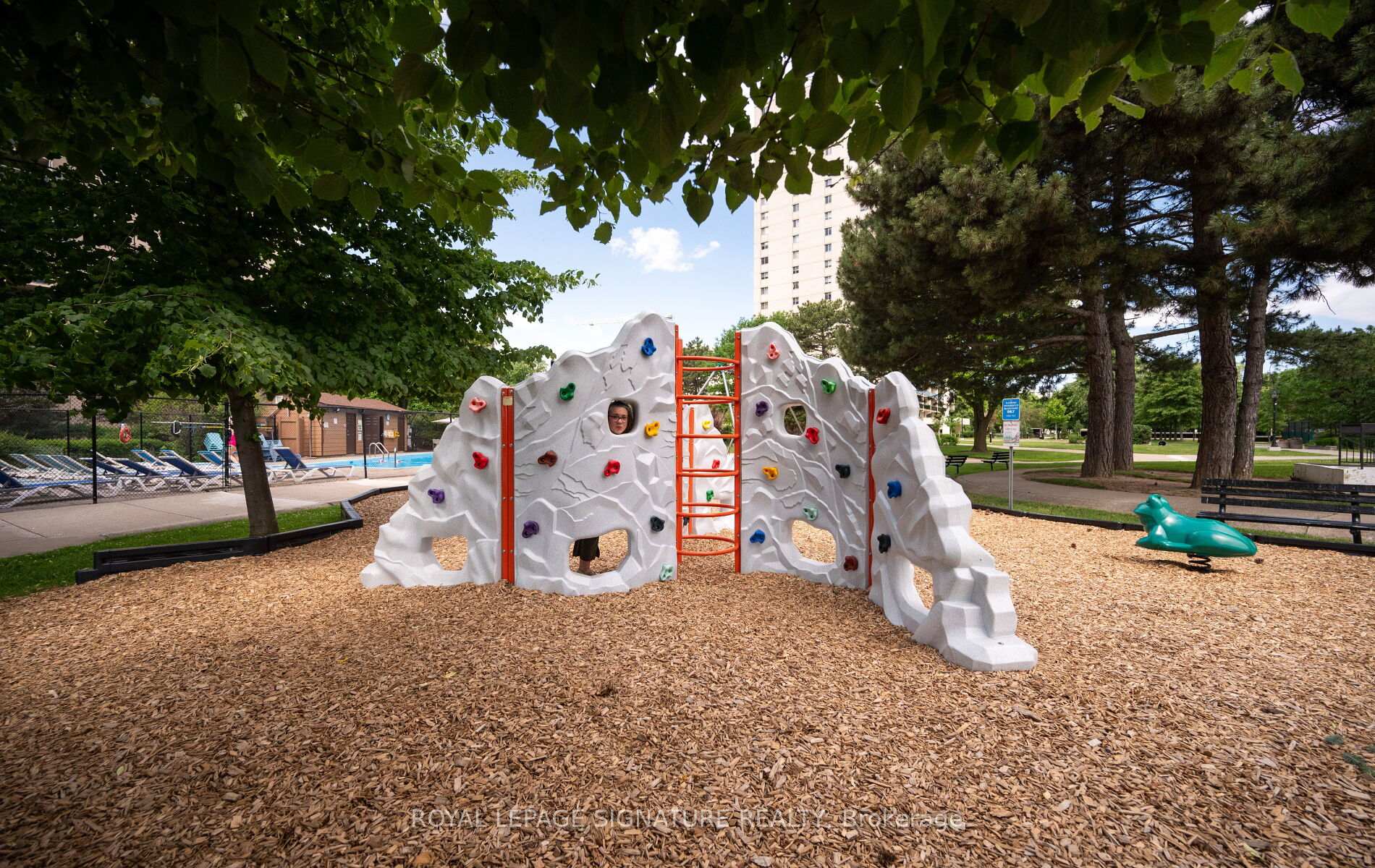 Photo 32 of Unit 606, 820 Burnhamthorpe Road, Etobicoke, Markland Wood — HOMEH