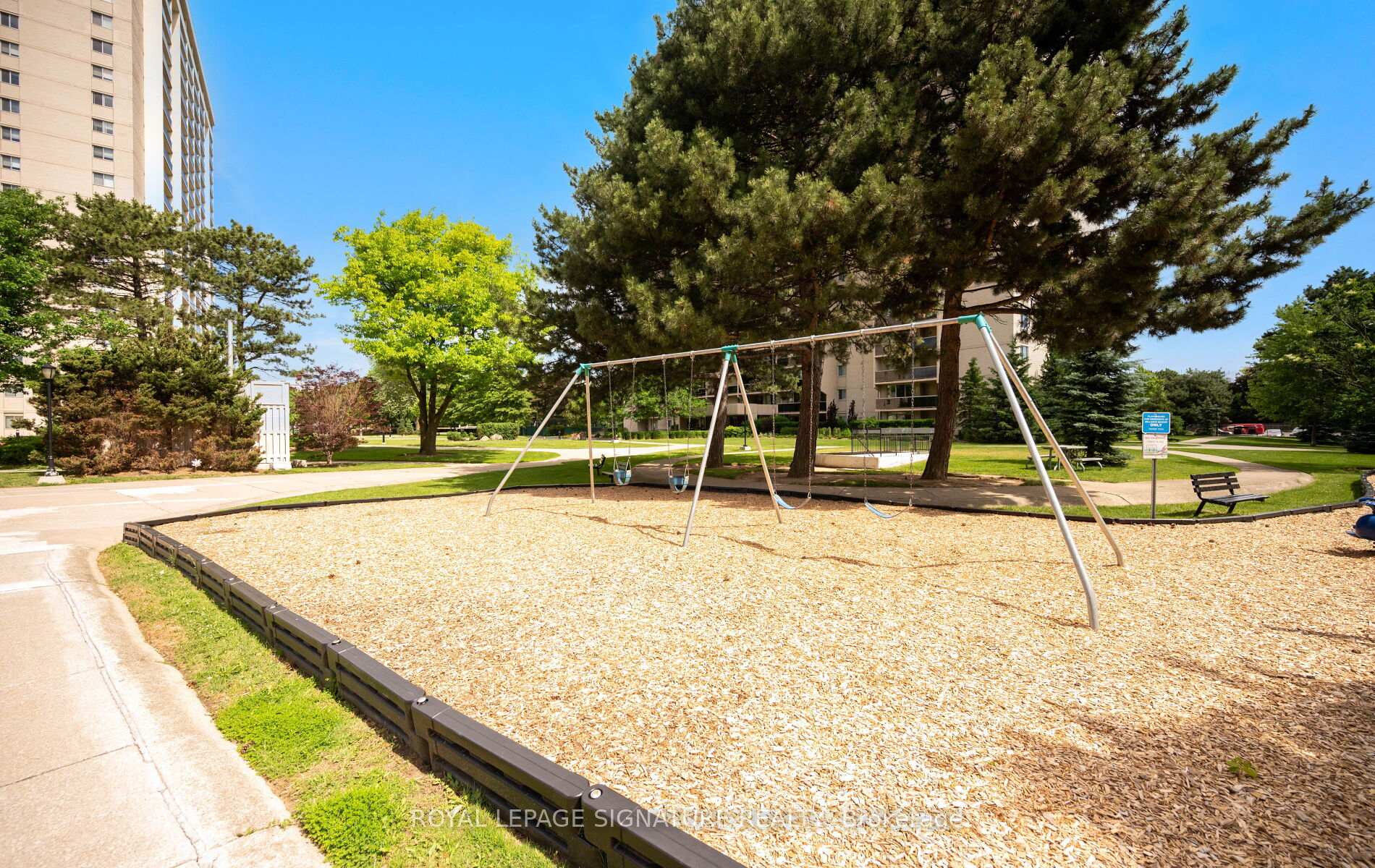 Photo 33 of Unit 606, 820 Burnhamthorpe Road, Etobicoke, Markland Wood — HOMEH