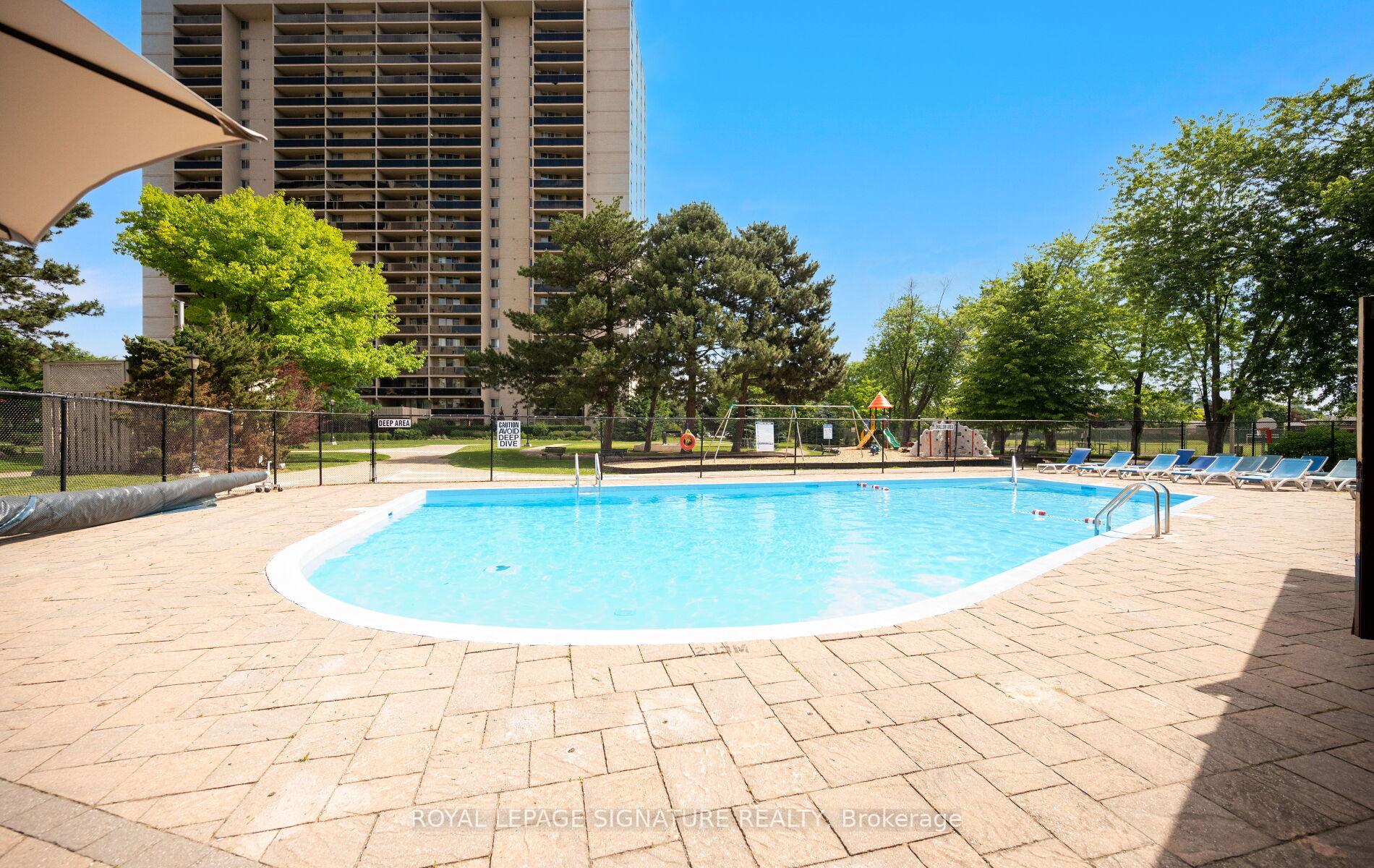 Photo 34 of Unit 606, 820 Burnhamthorpe Road, Etobicoke, Markland Wood — HOMEH