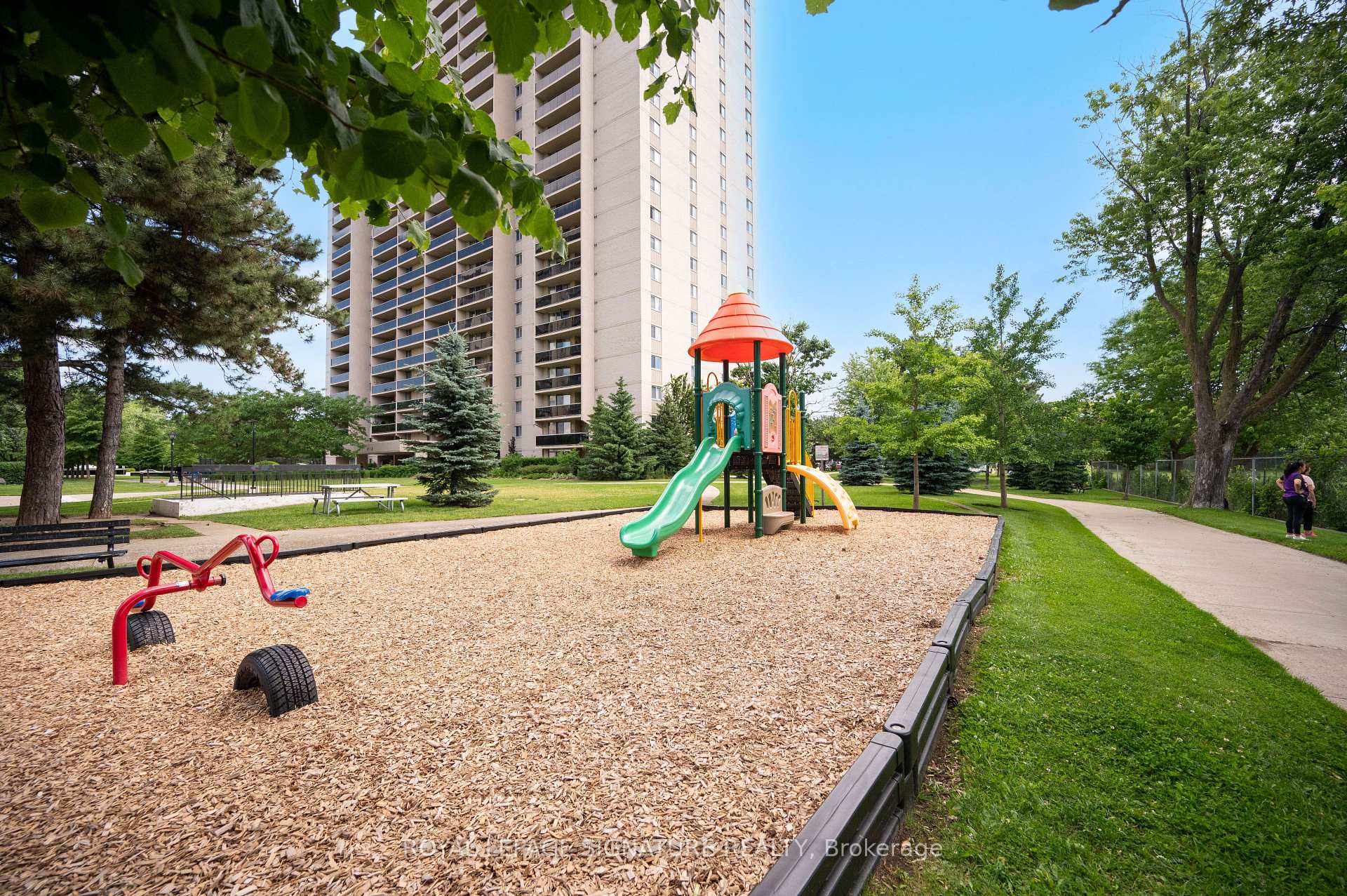 Photo 44 of Unit 606, 820 Burnhamthorpe Road, Etobicoke, Markland Wood — HOMEH