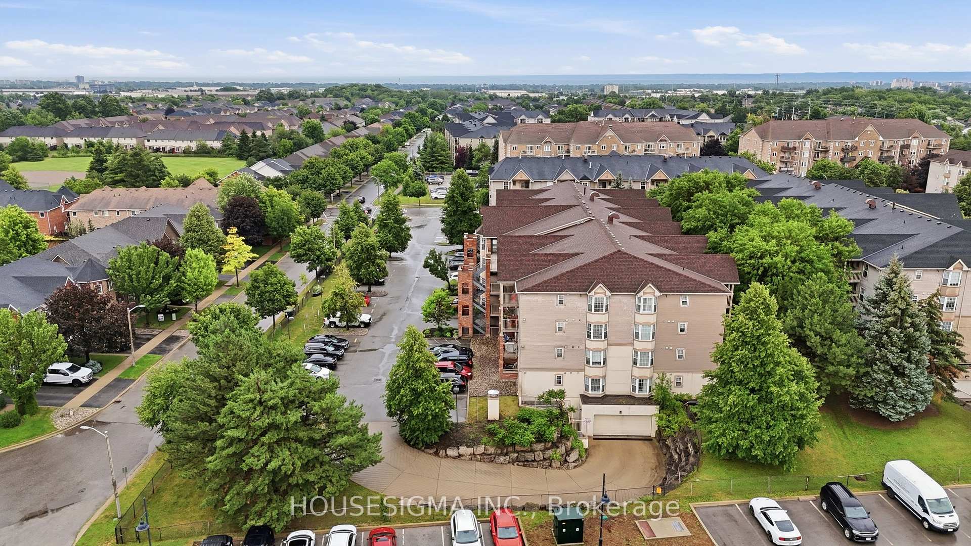 Photo 10 of Unit 203, 4025 Kilmer Drive, Burlington, Tansley — HOMEH