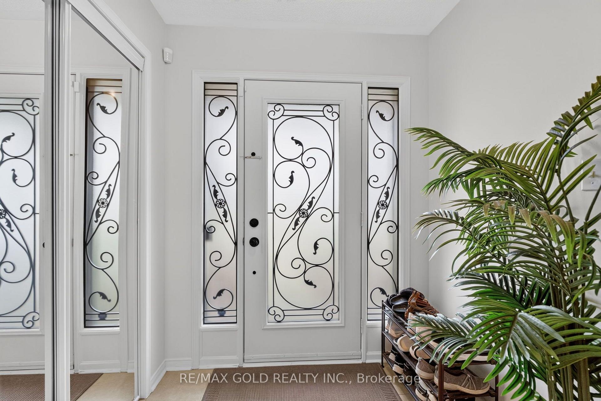Photo 5 of 71 Spicebush Terrace, Brampton, Credit Valley — HOMEH