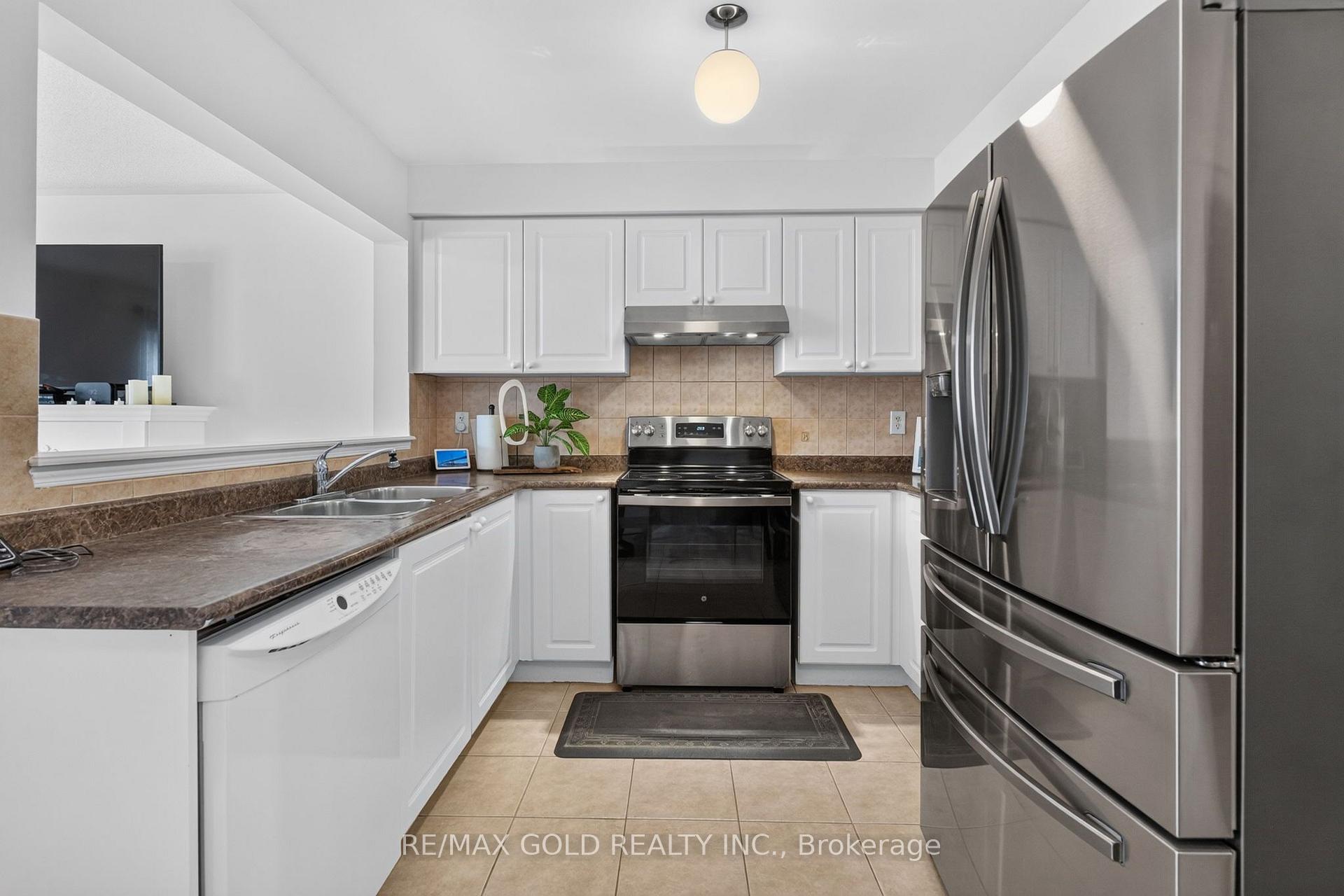 Photo 12 of 71 Spicebush Terrace, Brampton, Credit Valley — HOMEH