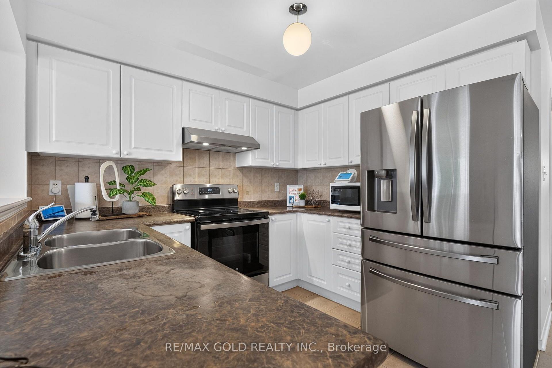 Photo 13 of 71 Spicebush Terrace, Brampton, Credit Valley — HOMEH