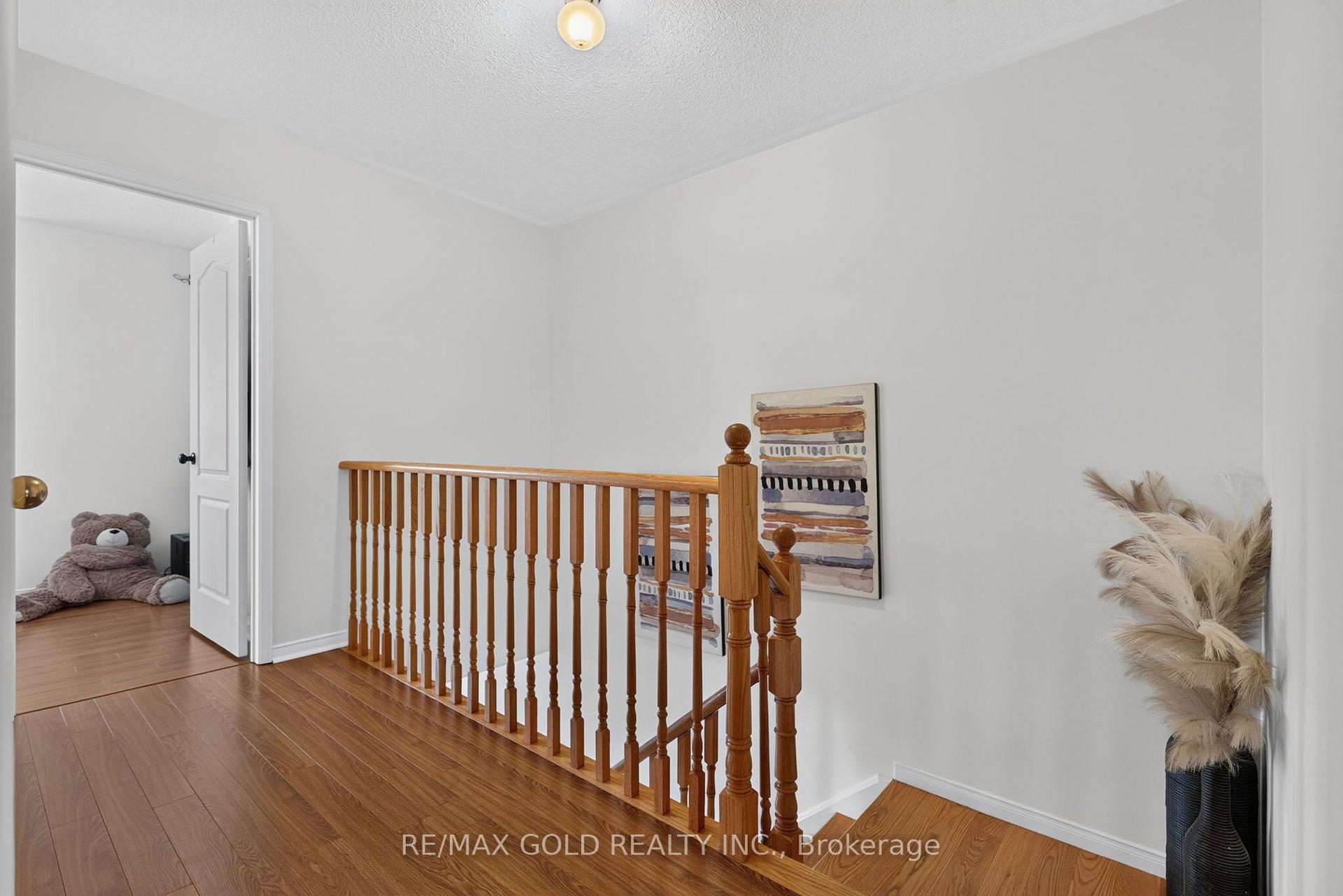 Photo 18 of 71 Spicebush Terrace, Brampton, Credit Valley — HOMEH