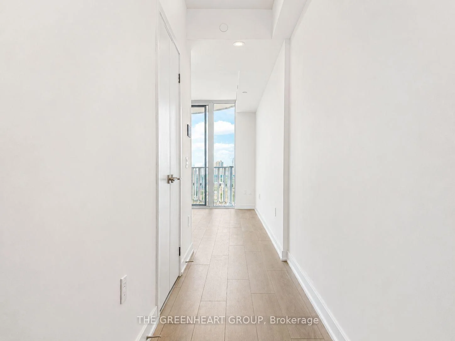 Photo 3 of Unit 2002, 1 Fairview Road E, Mississauga, Mississauga Valleys — HOMEH