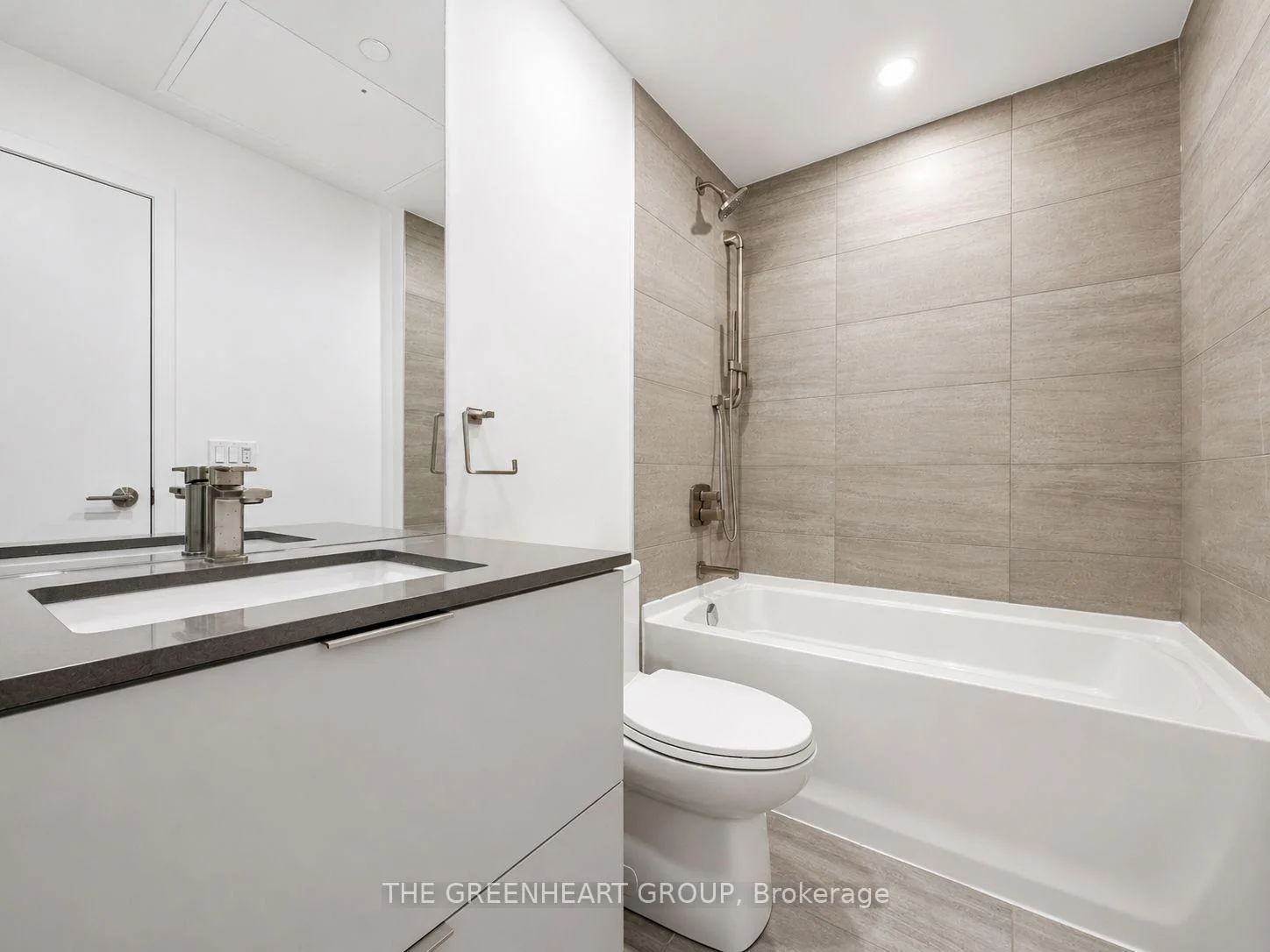 Photo 13 of Unit 2002, 1 Fairview Road E, Mississauga, Mississauga Valleys — HOMEH