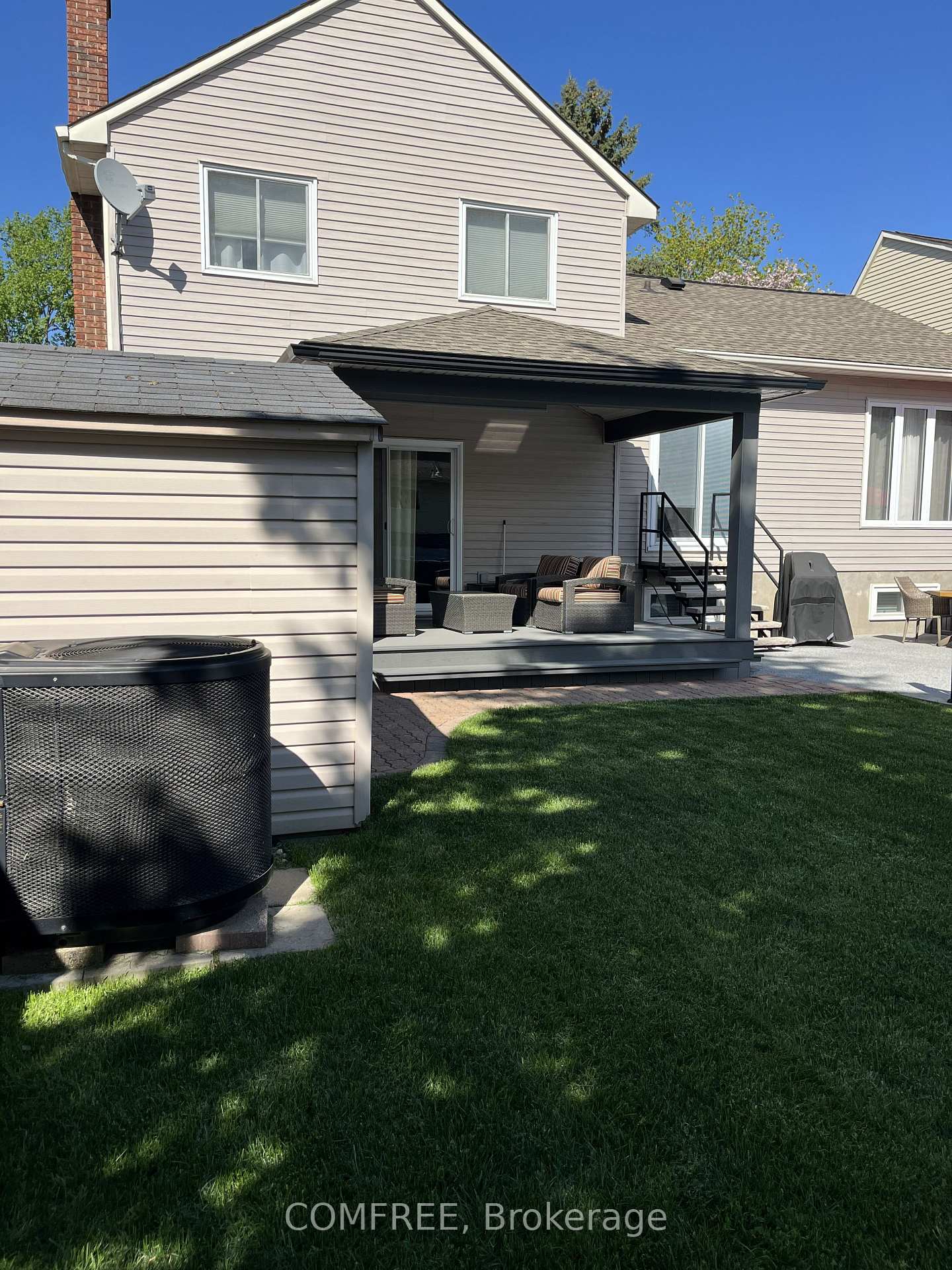 Photo 3 of 10 Trotting Way, Ottawa, Kanata - Bridlewood — HOMEH