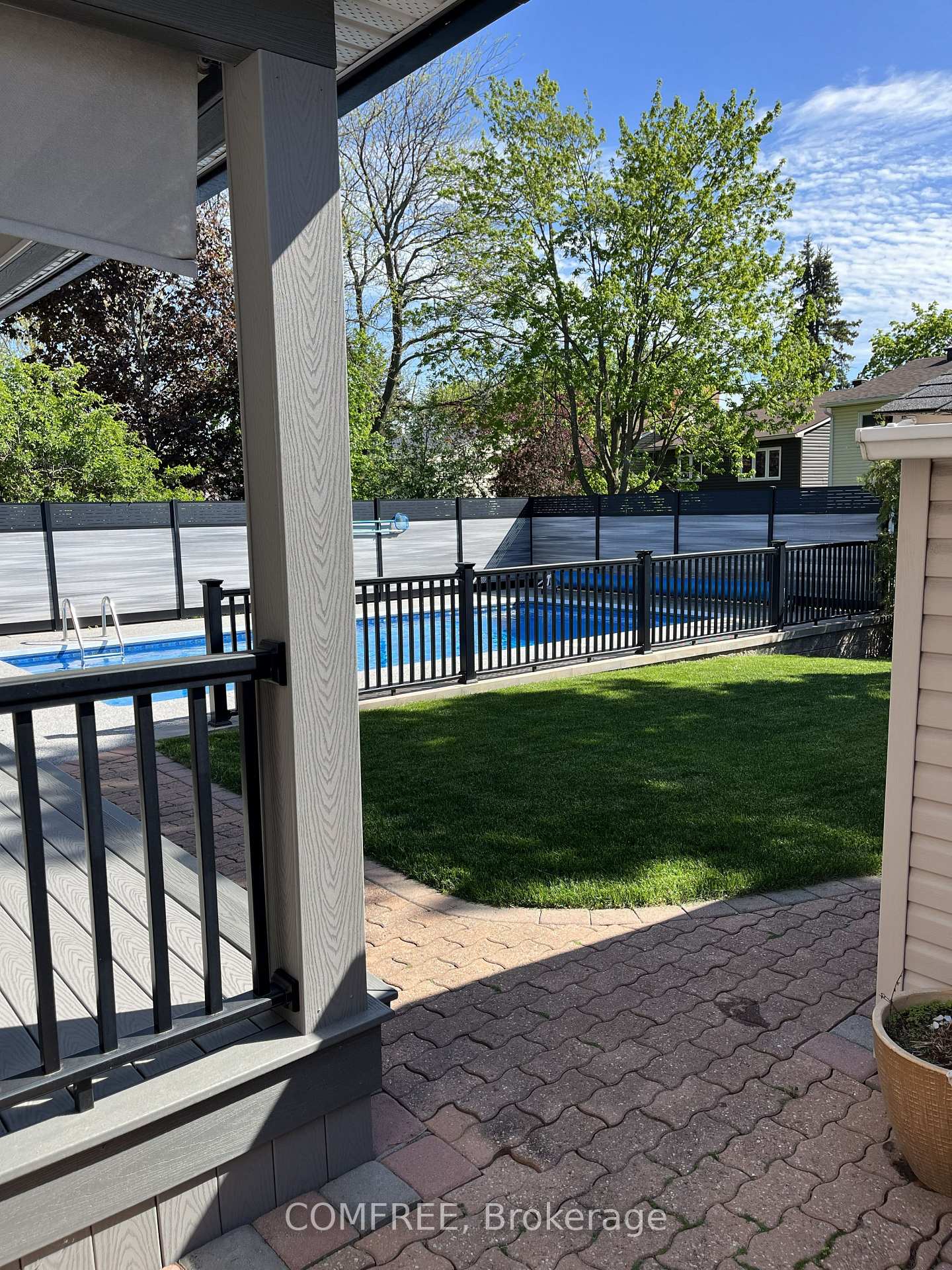 Photo 4 of 10 Trotting Way, Ottawa, Kanata - Bridlewood — HOMEH