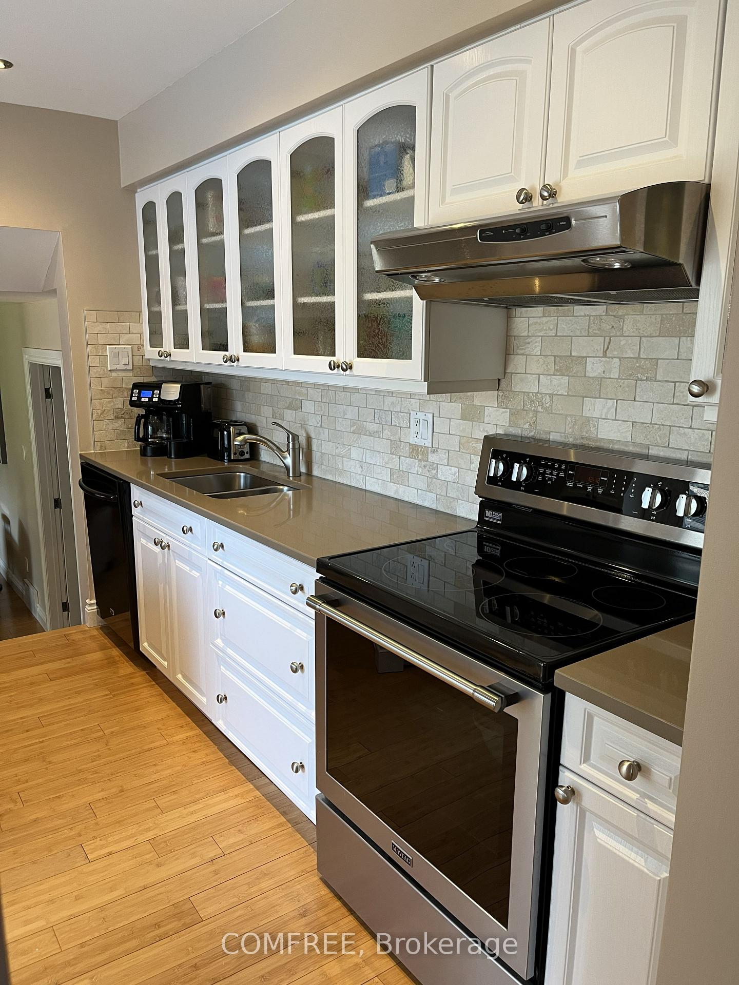 Photo 6 of 10 Trotting Way, Ottawa, Kanata - Bridlewood — HOMEH