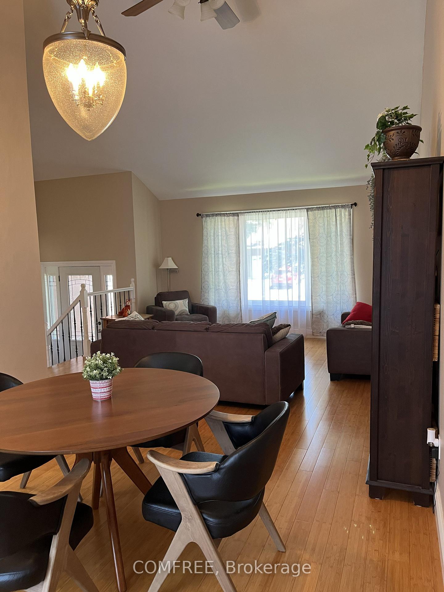 Photo 13 of 10 Trotting Way, Ottawa, Kanata - Bridlewood — HOMEH
