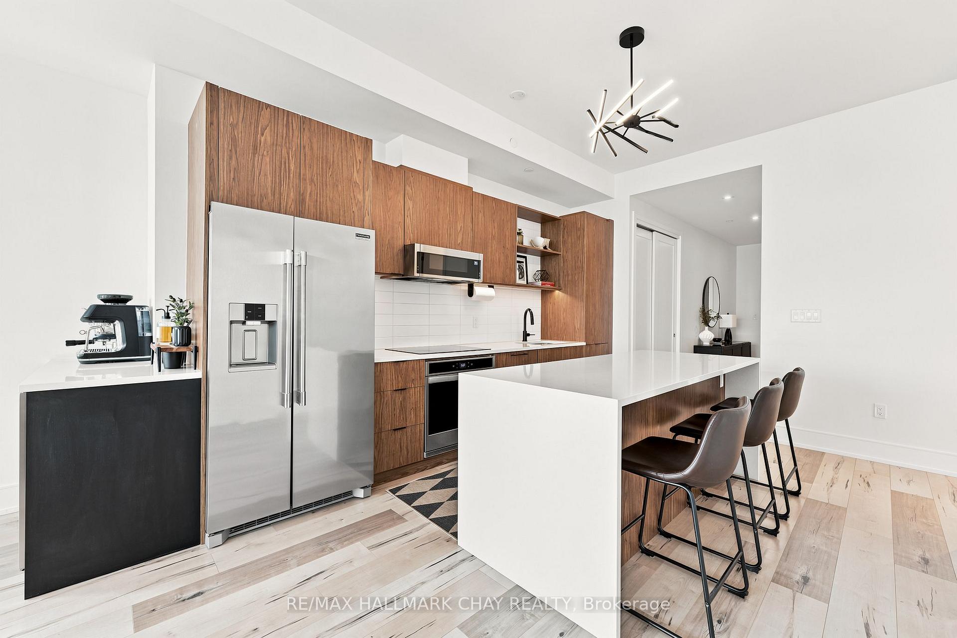 Photo 4 of Unit 914, 185 Dunlope Street E, Barrie, Lakeshore — HOMEH