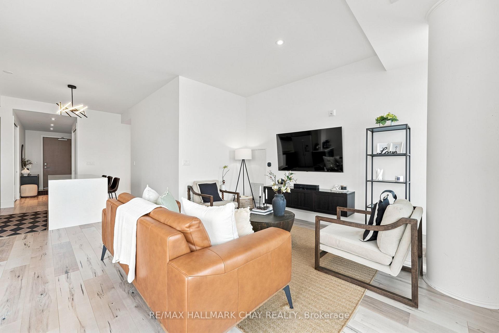Photo 12 of Unit 914, 185 Dunlope Street E, Barrie, Lakeshore — HOMEH