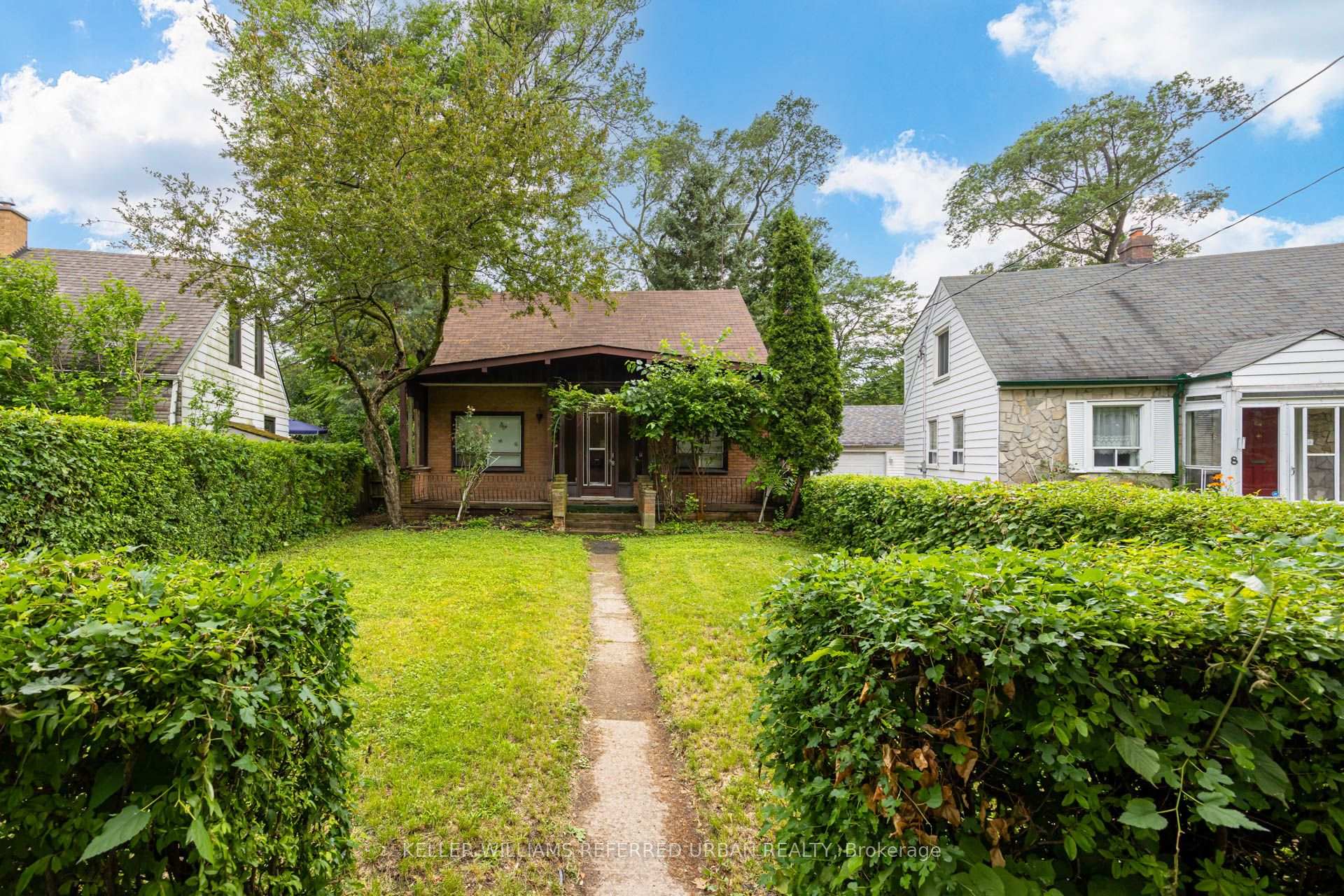 Photo 5 of 7 Saunders Crescent, Etobicoke, Stonegate-Queensway — HOMEH