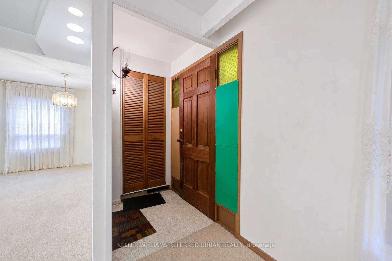 Photo 23 of 7 Saunders Crescent, Etobicoke, Stonegate-Queensway — HOMEH