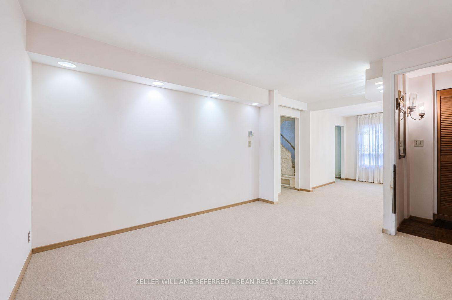 Photo 29 of 7 Saunders Crescent, Etobicoke, Stonegate-Queensway — HOMEH
