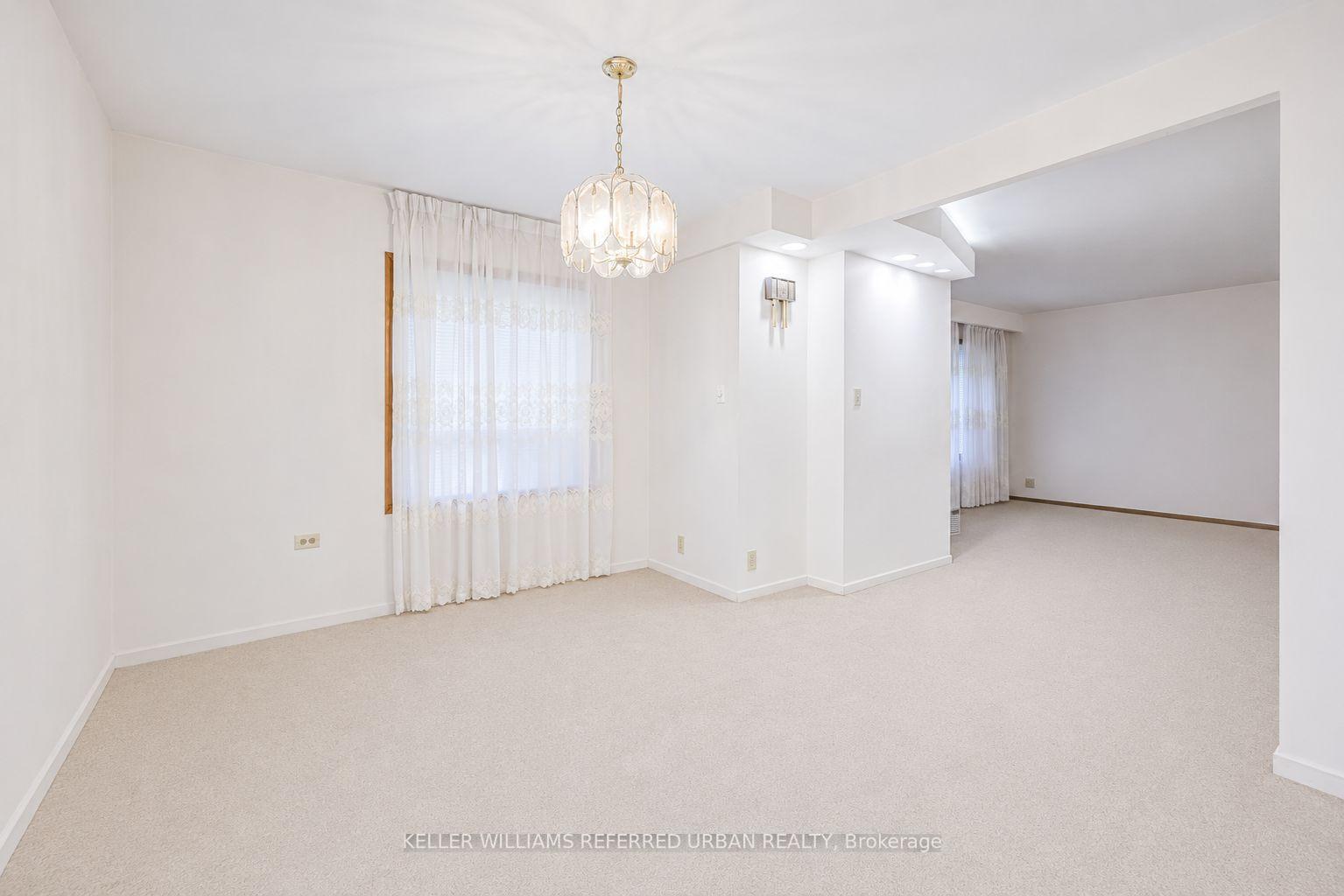 Photo 44 of 7 Saunders Crescent, Etobicoke, Stonegate-Queensway — HOMEH