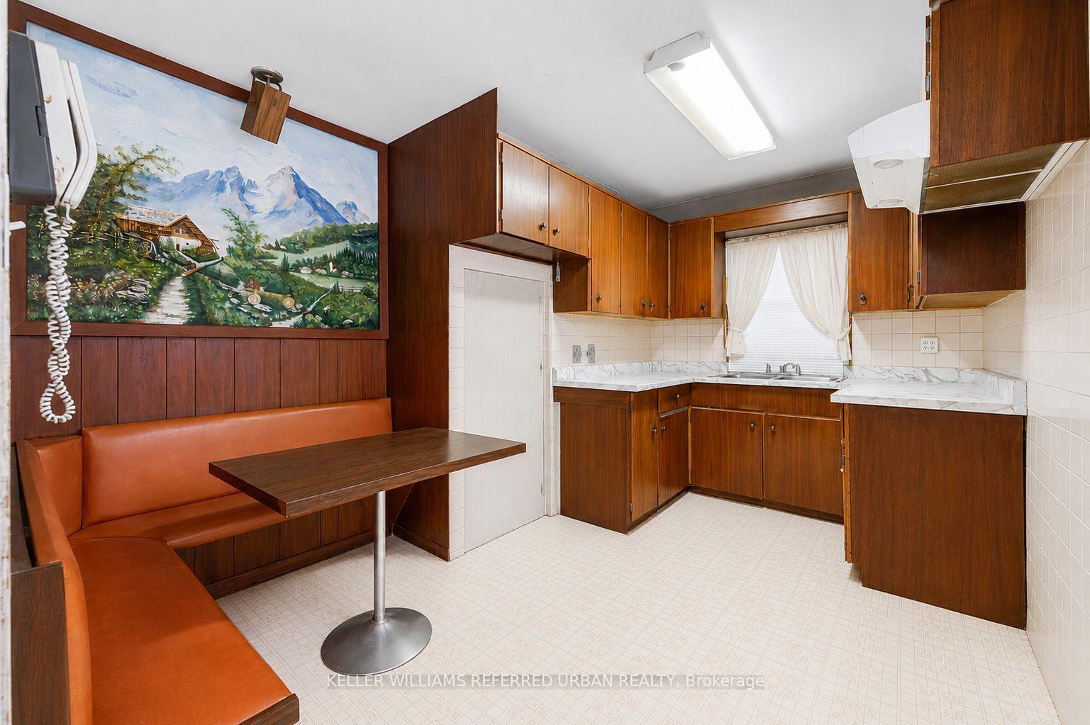 Photo 47 of 7 Saunders Crescent, Etobicoke, Stonegate-Queensway — HOMEH