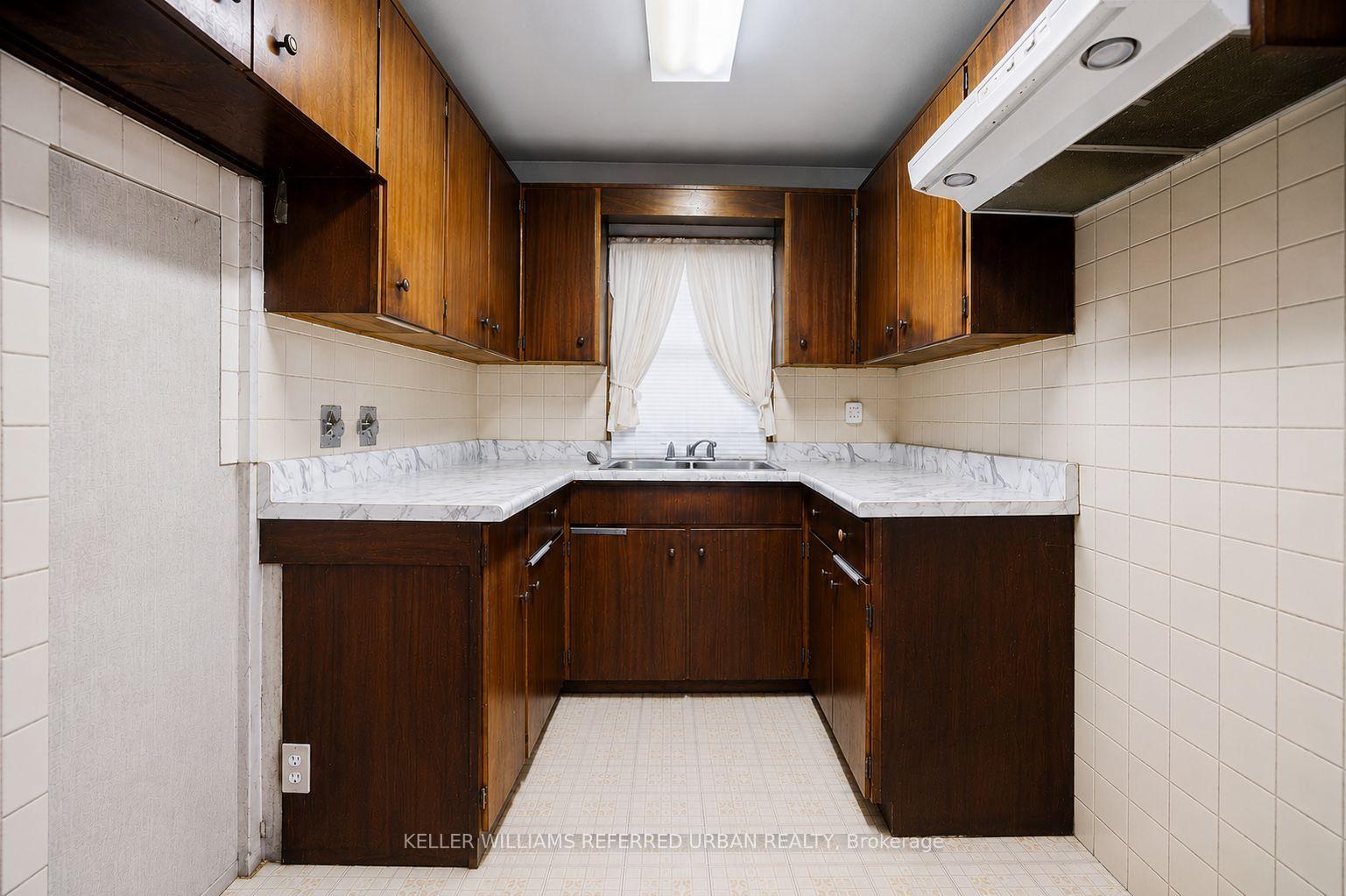 Photo 50 of 7 Saunders Crescent, Etobicoke, Stonegate-Queensway — HOMEH