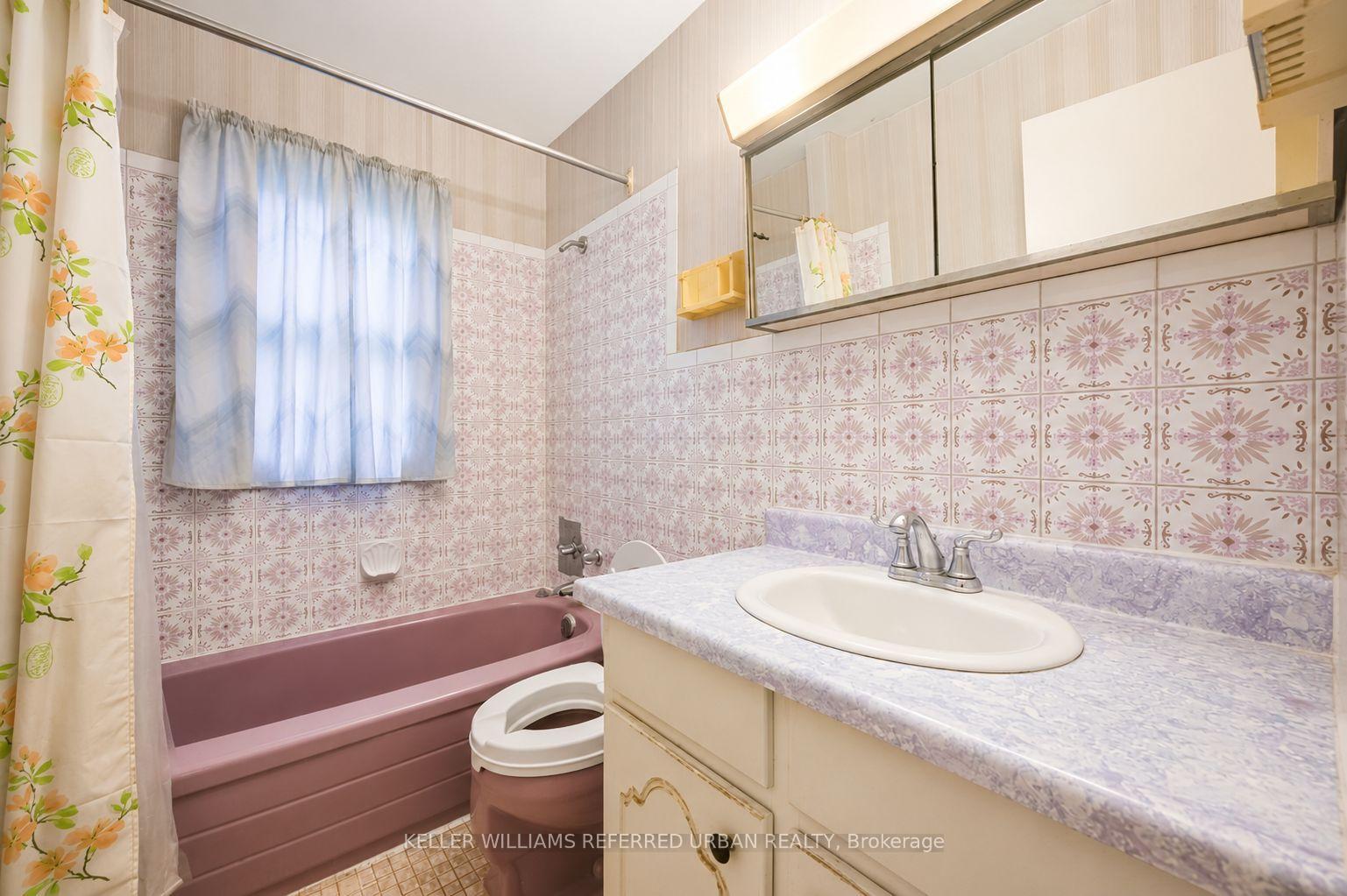 Photo 56 of 7 Saunders Crescent, Etobicoke, Stonegate-Queensway — HOMEH