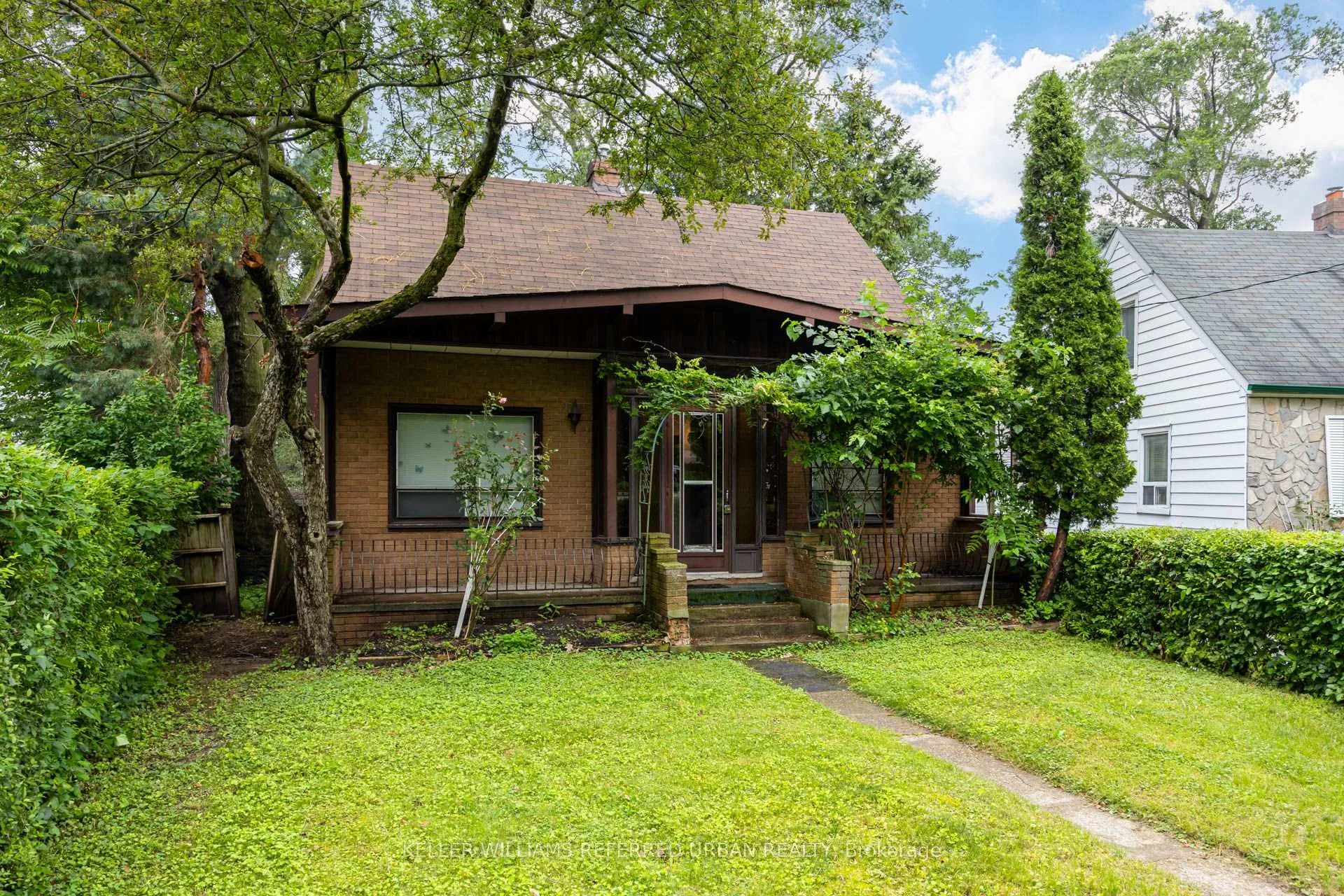 Photo 4 of 7 Saunders Crescent, Etobicoke, Stonegate-Queensway — HOMEH