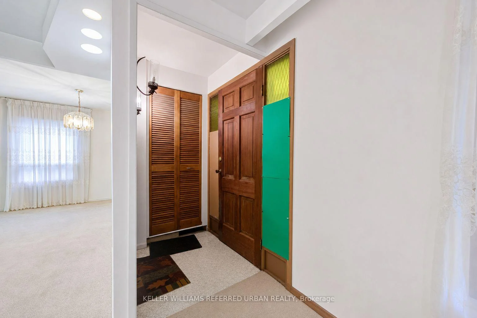 Photo 9 of 7 Saunders Crescent, Etobicoke, Stonegate-Queensway — HOMEH