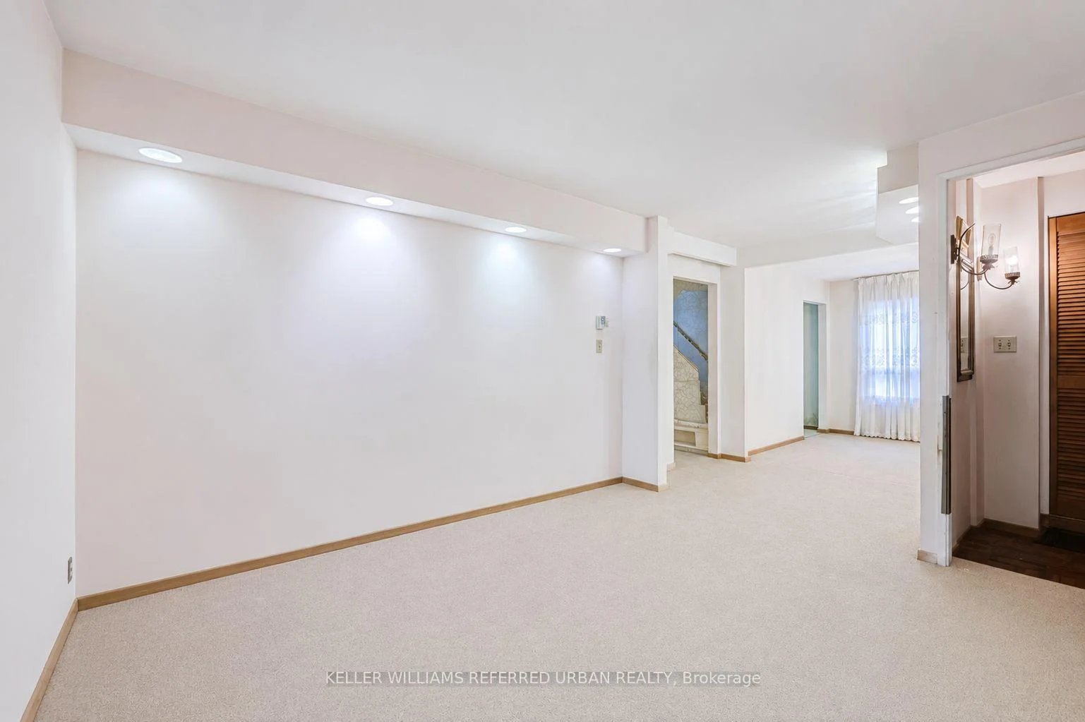 Photo 15 of 7 Saunders Crescent, Etobicoke, Stonegate-Queensway — HOMEH