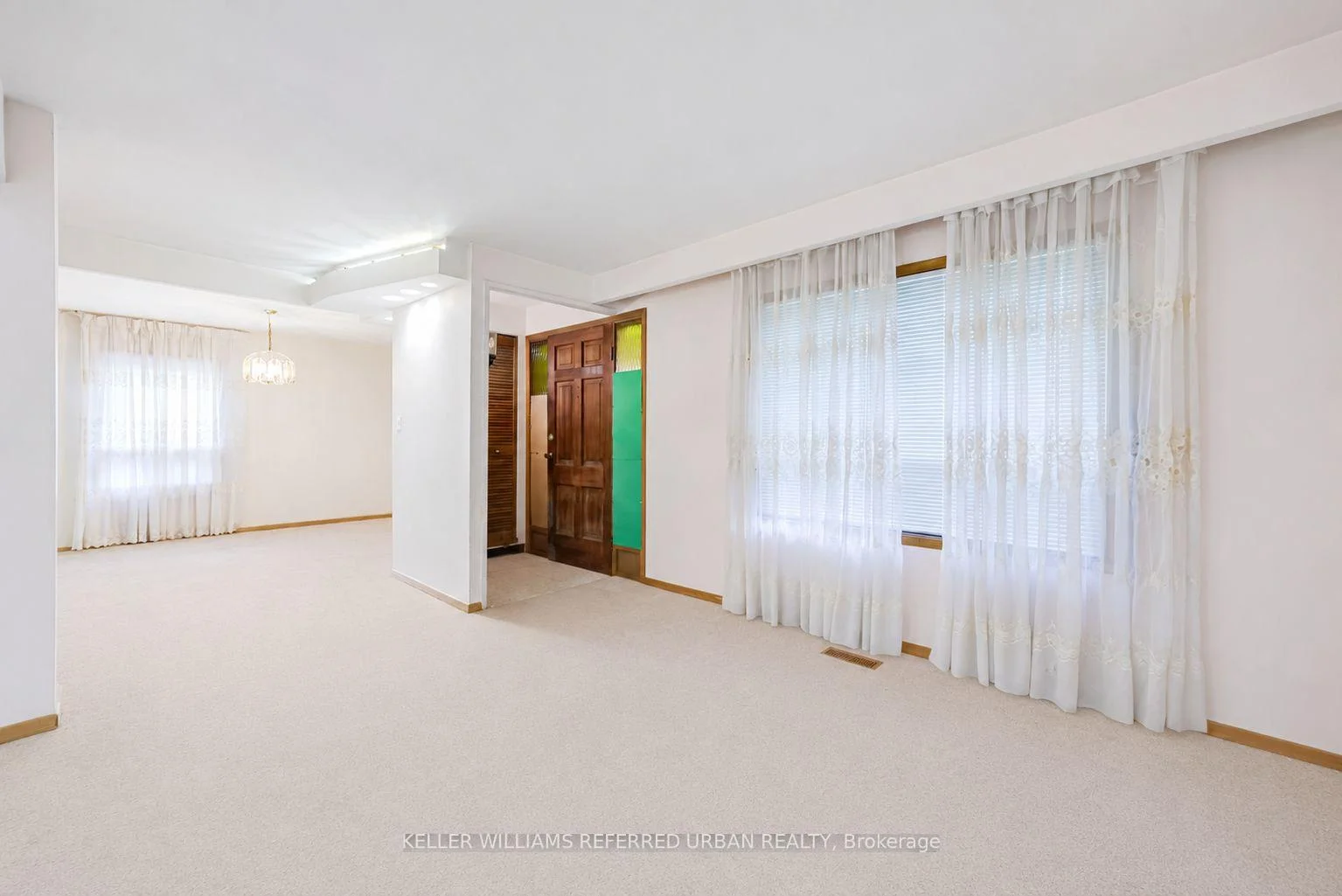 Photo 18 of 7 Saunders Crescent, Etobicoke, Stonegate-Queensway — HOMEH