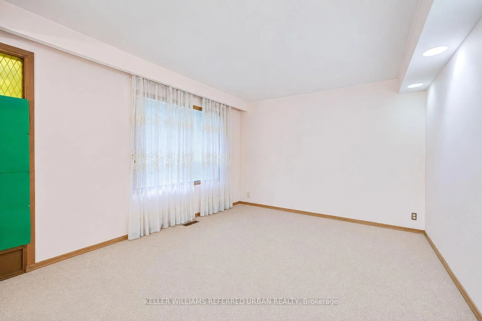 Photo 21 of 7 Saunders Crescent, Etobicoke, Stonegate-Queensway — HOMEH