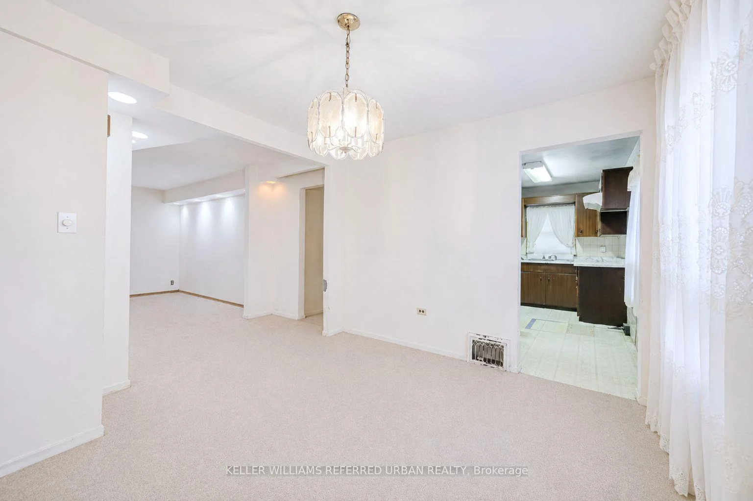 Photo 27 of 7 Saunders Crescent, Etobicoke, Stonegate-Queensway — HOMEH
