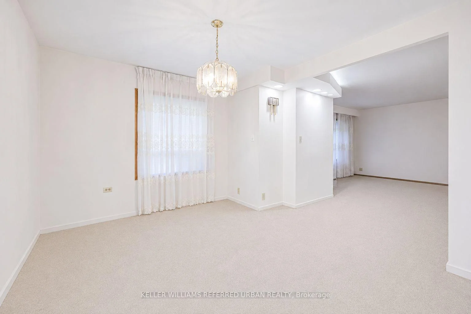 Photo 30 of 7 Saunders Crescent, Etobicoke, Stonegate-Queensway — HOMEH